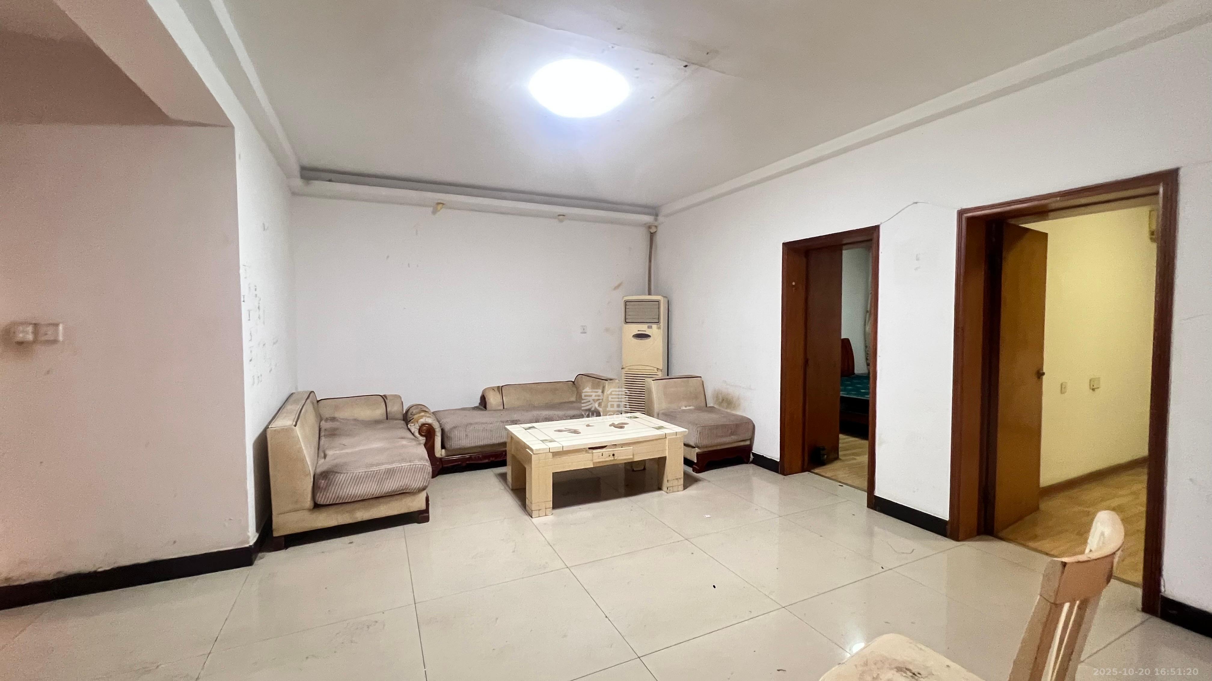 中南汽车世界 3室2厅1卫 1400.0元/月 中南汽车世界 3室2厅1卫 1400.0元/月室内图