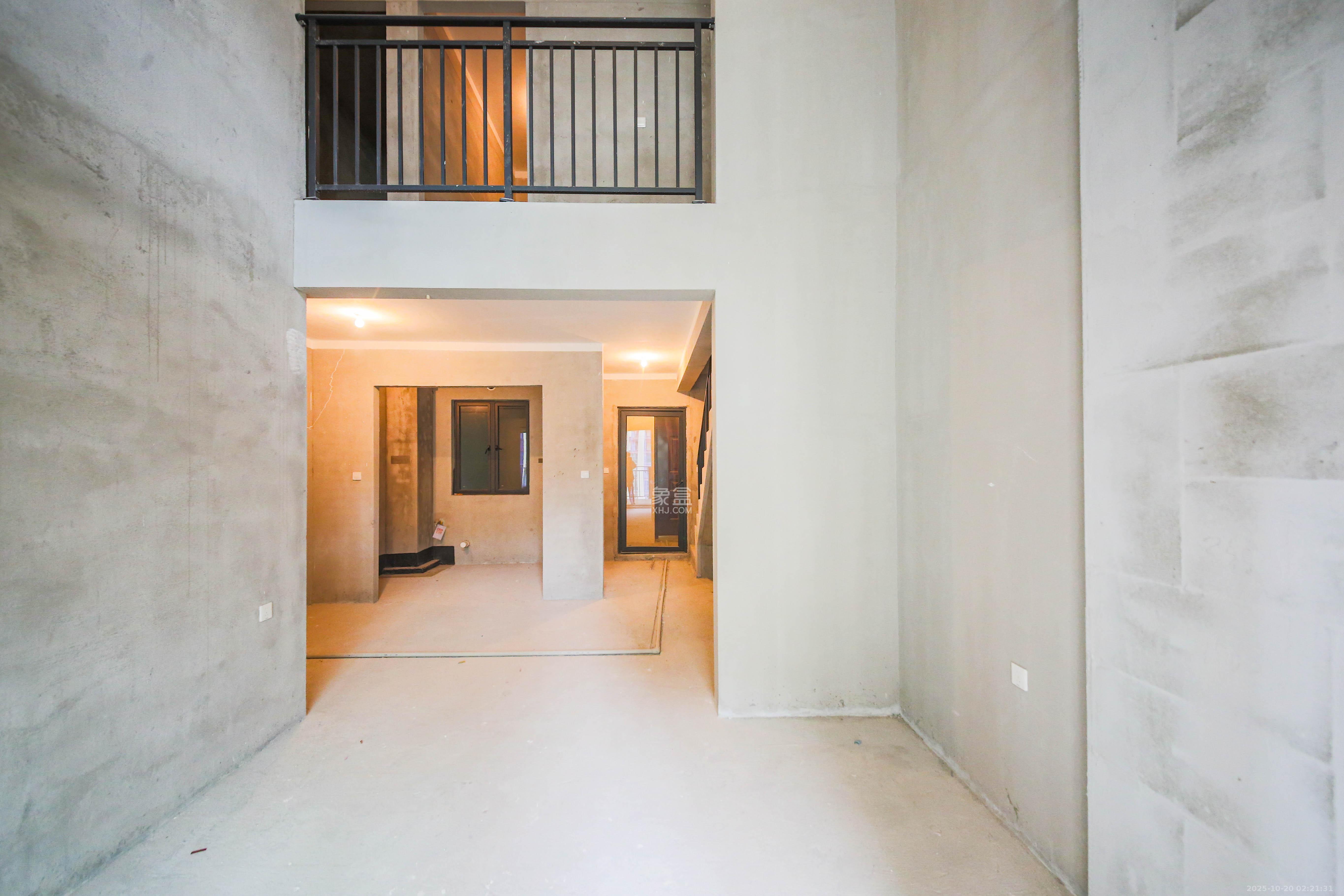 中建钰和城  4室2厅2卫    185.0万