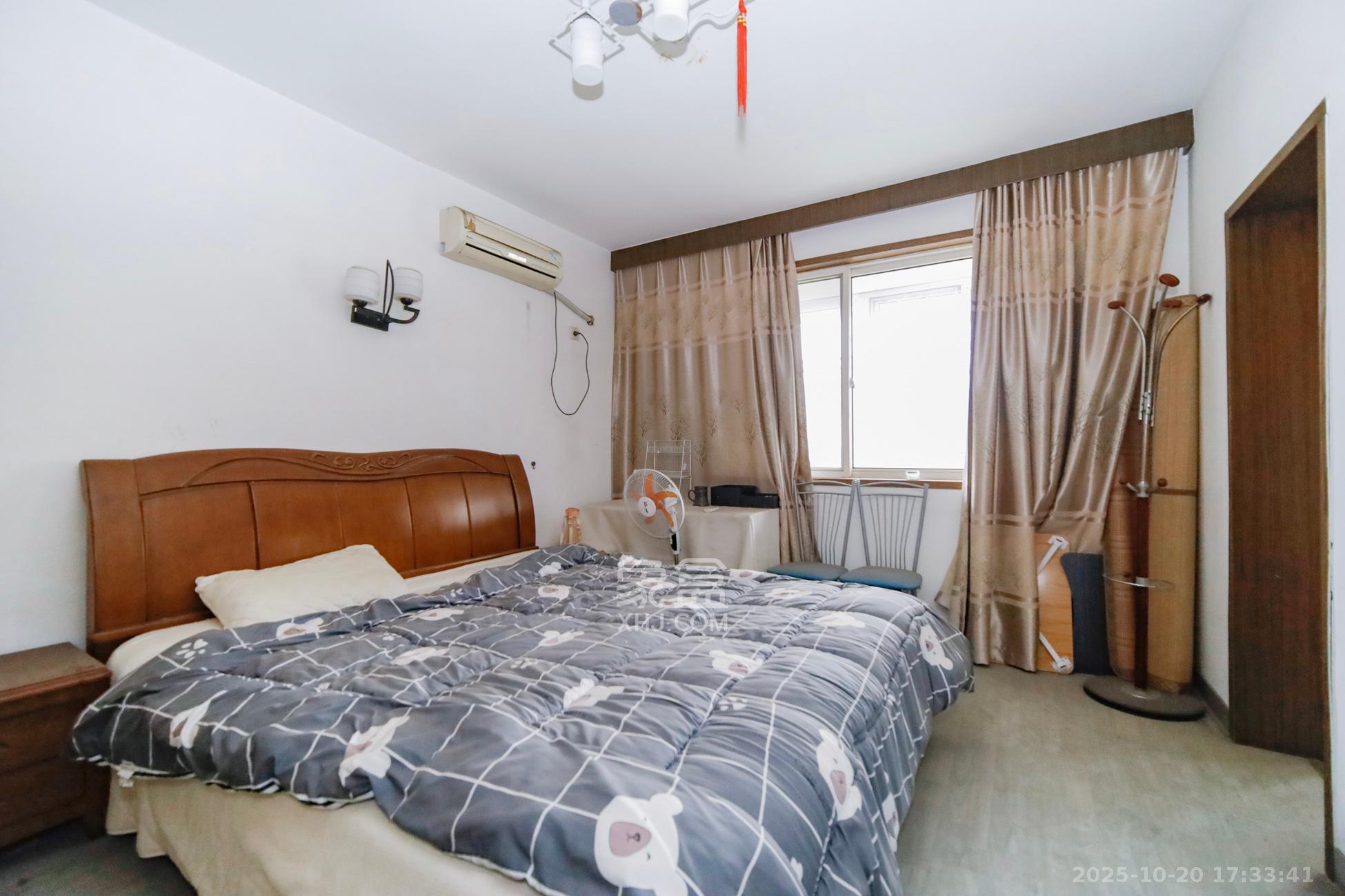 融城花苑  5室2厅3卫    95.0万卧室