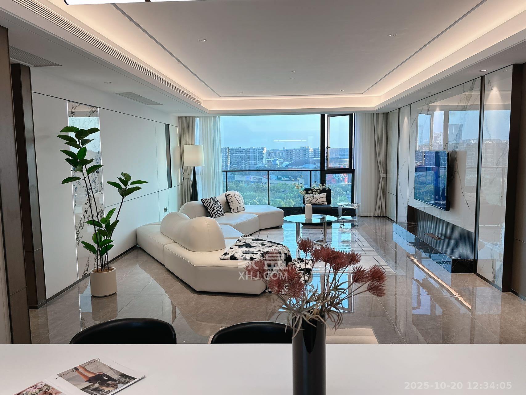 鑫远融泽府  4室2厅3卫    8800.0元/月 鑫远融泽府  4室2厅3卫    8800.0元/月室内图1