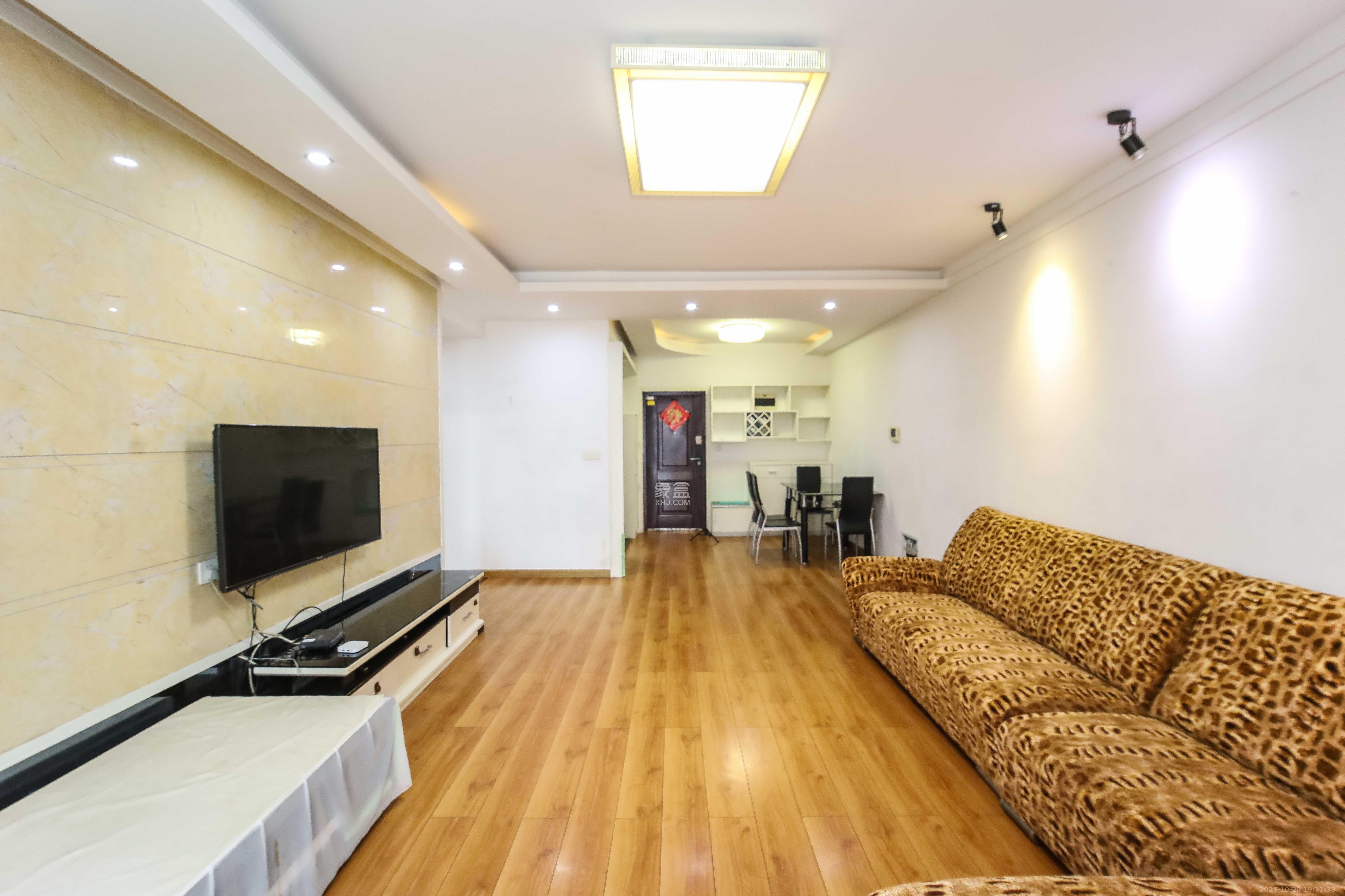 江河双水湾  3室2厅2卫    85.0万客厅