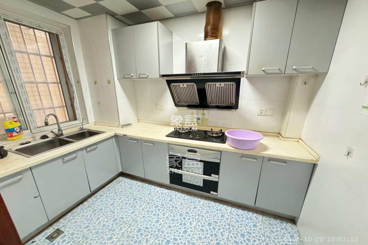 圣力华苑 3室2厅1卫 1750.0元/月 圣力华苑 3室2厅1卫 1750.0元/月室内图