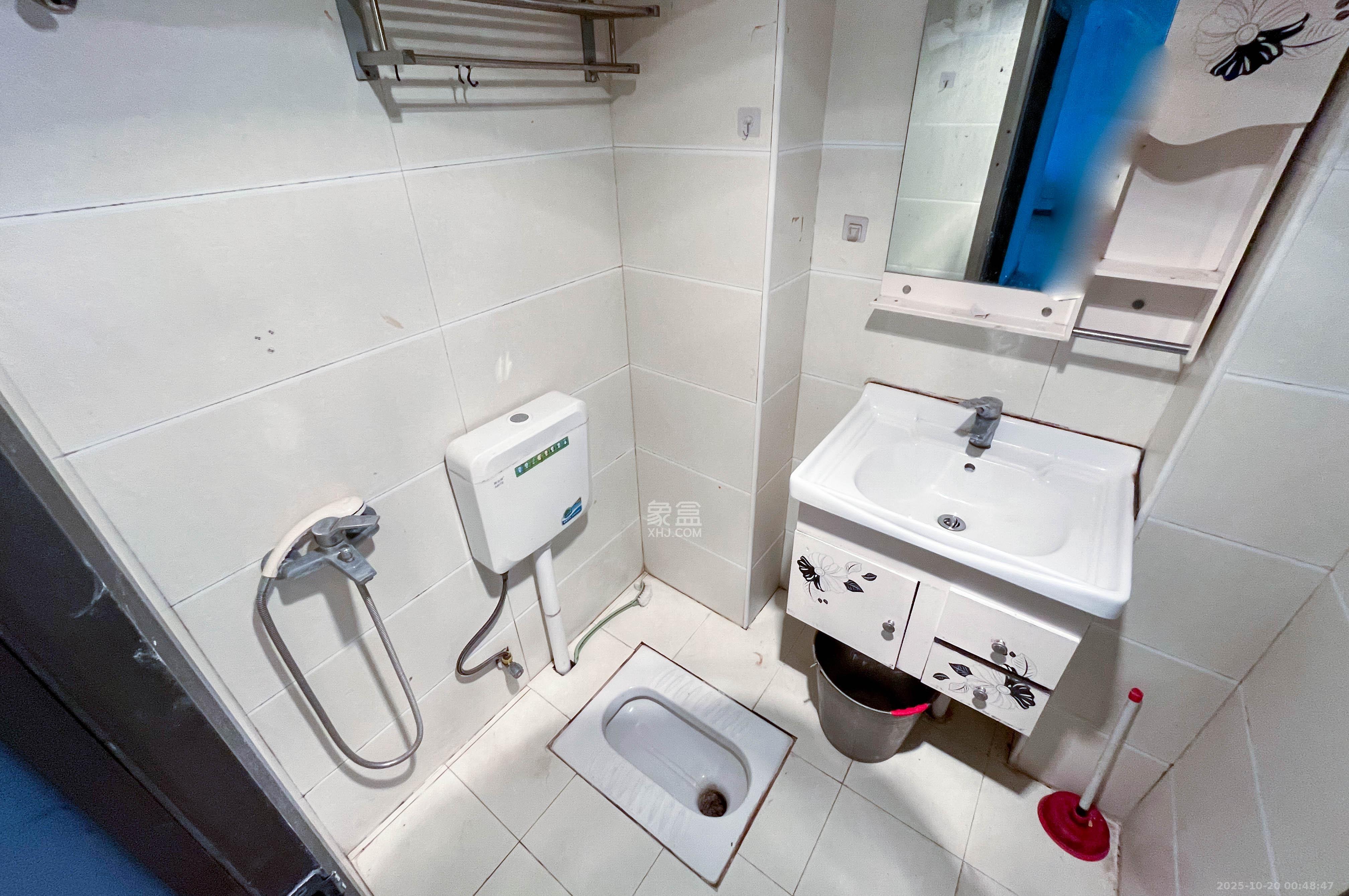 锦绣家园 3室2厅1卫 72.0万 锦绣家园 3室2厅1卫 72.0万卫生间