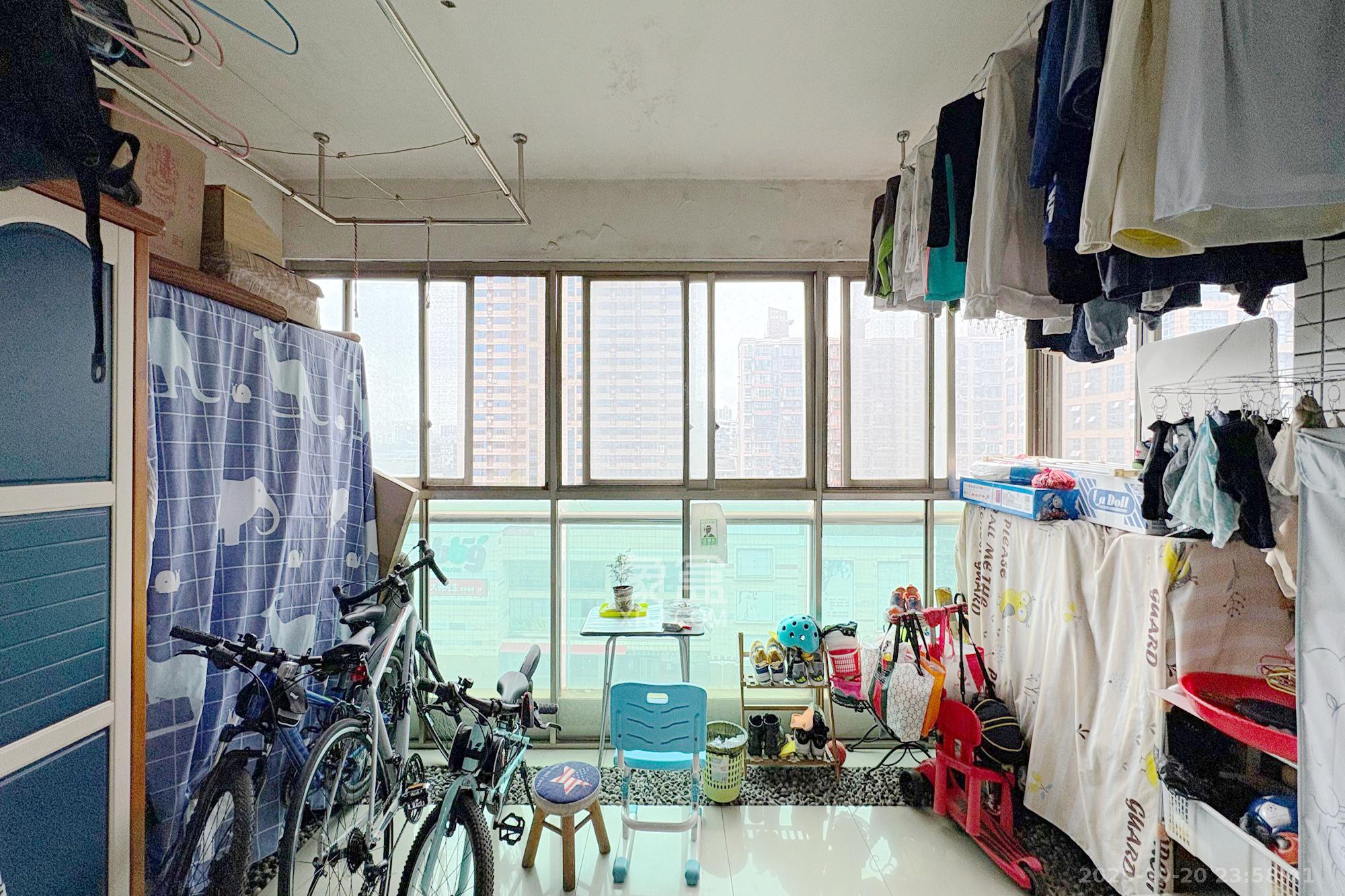 王府花园  3室2厅2卫    128.0万阳台