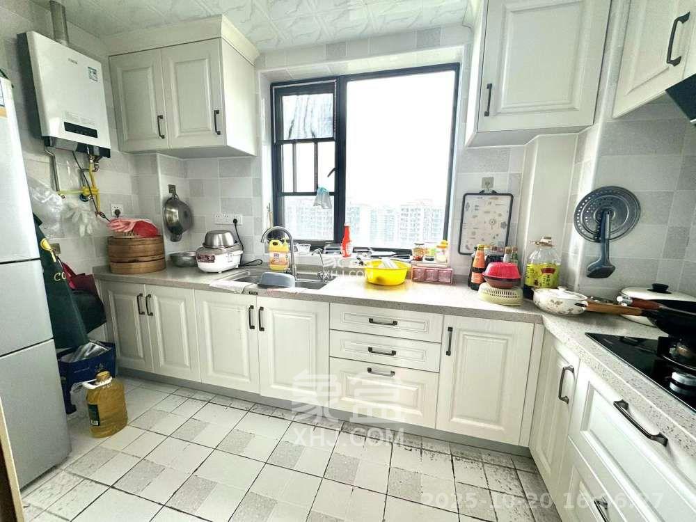 中南国际眼镜城（中伟商业中心）  4室2厅2卫    2600.0元/月室内图