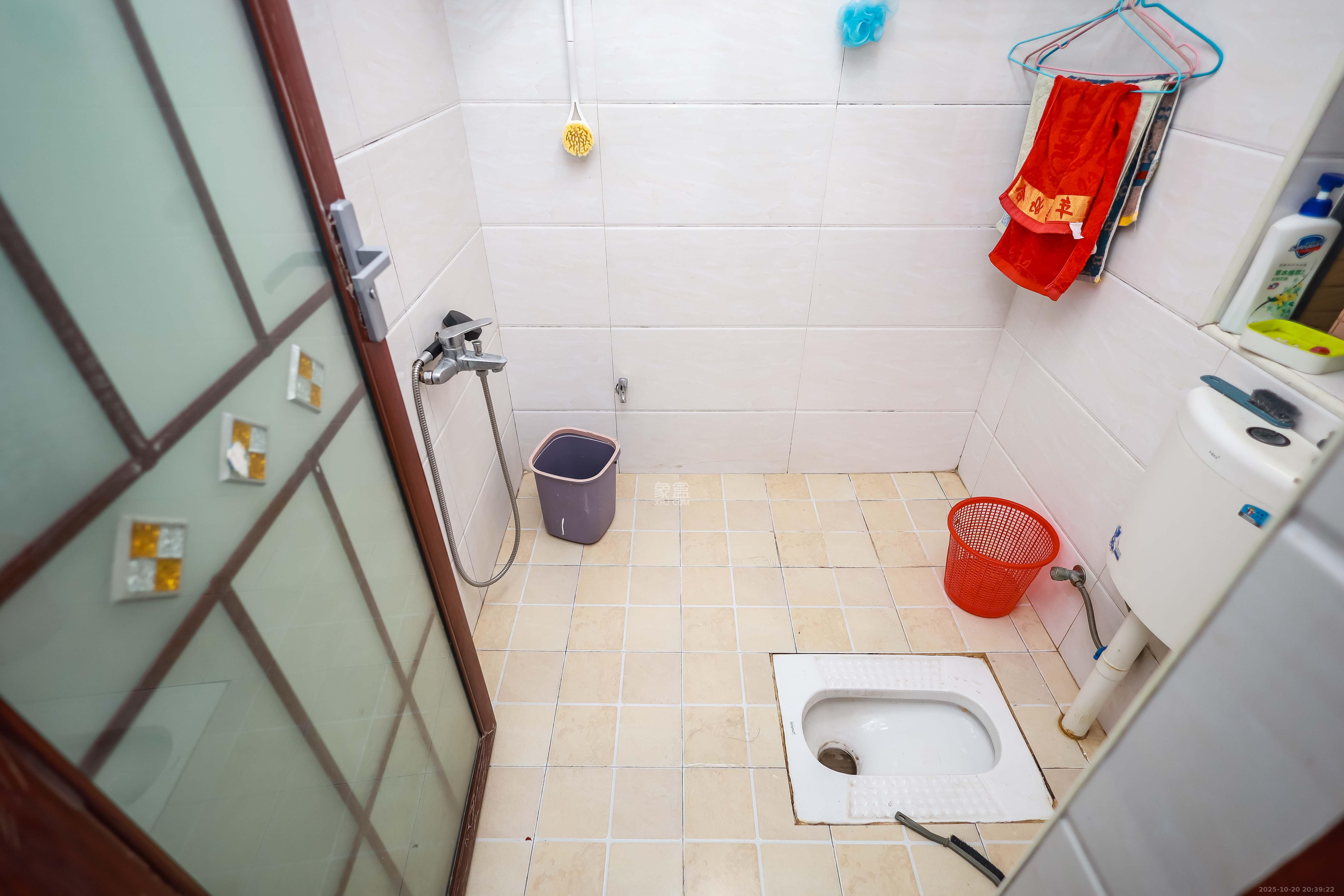 荣盛花语馨苑 2室2厅1卫 45.0万 荣盛花语馨苑 2室2厅1卫 45.0万卫生间