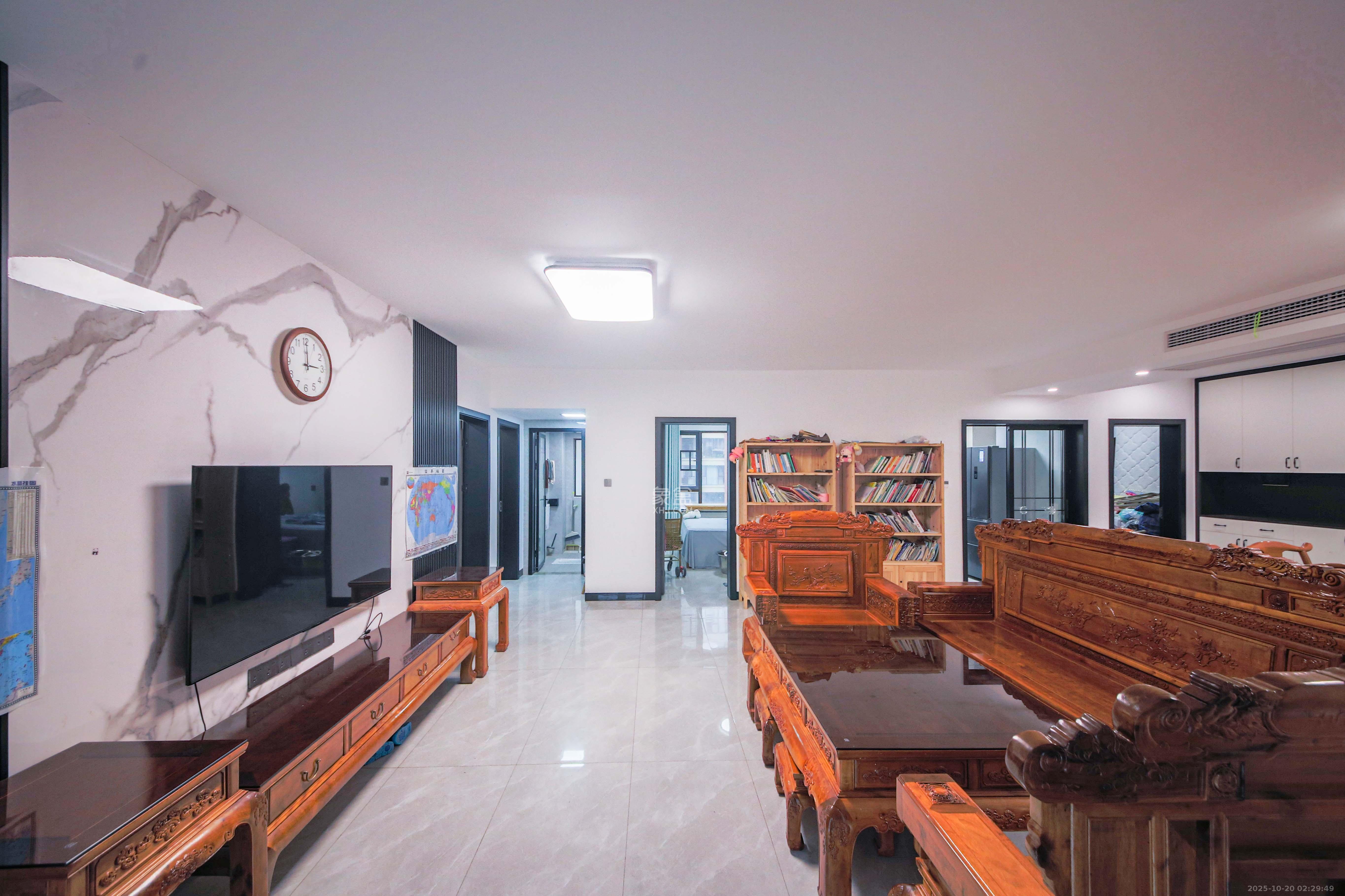 香缇雅苑（鑫远翡丽郡二期）  4室2厅2卫    220.0万客厅