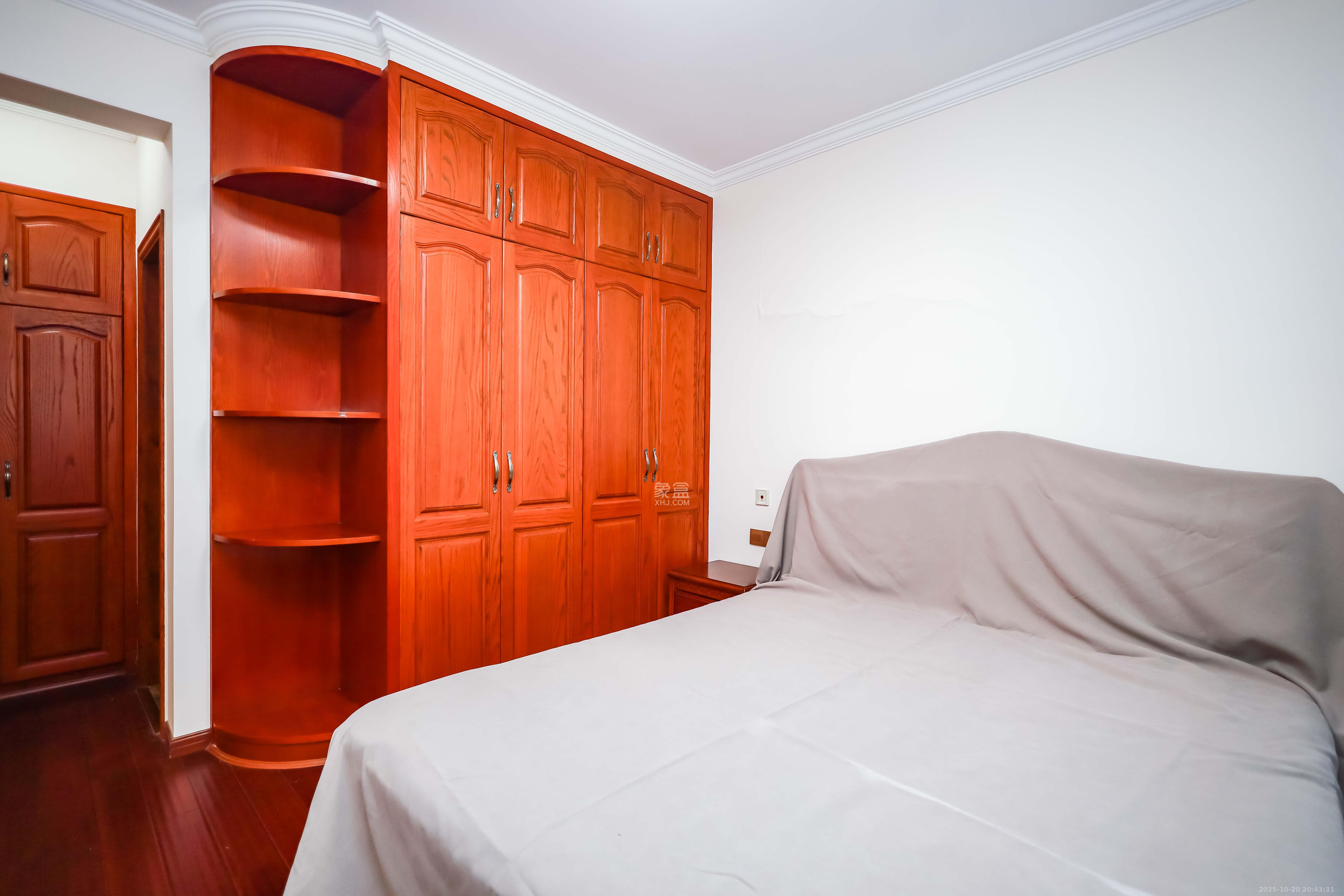 卓越蔚蓝海岸三期  3室2厅2卫    118.0万卧室