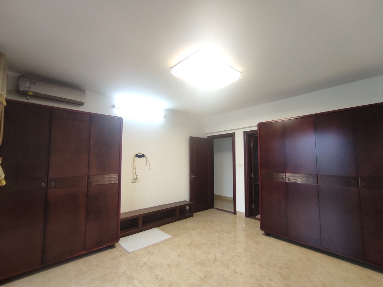 都市森林  5室2厅2卫    3200.0元/月室内图