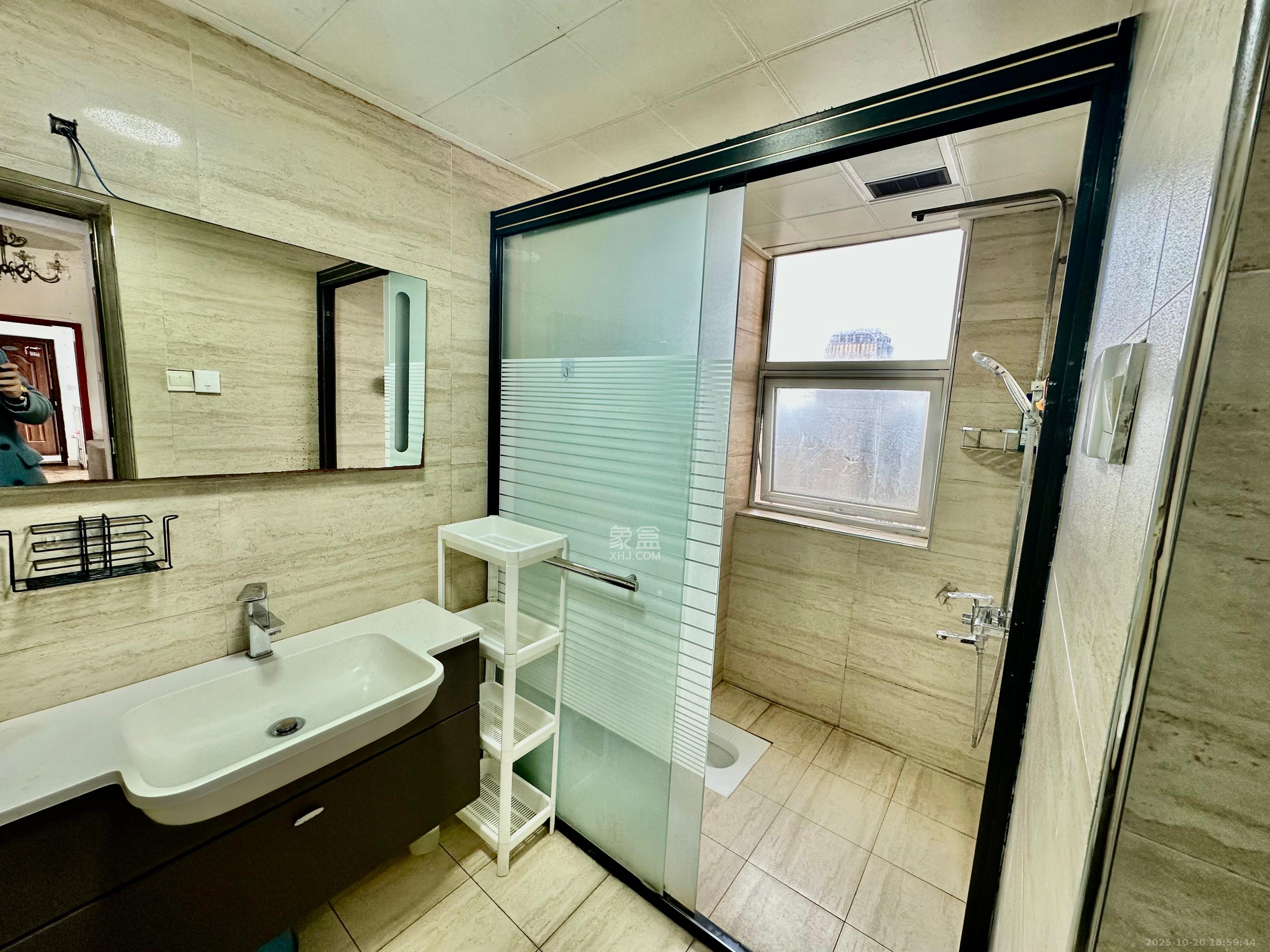 西点公园里  2室2厅1卫    2200.0元/月 西点公园里  2室2厅1卫    2200.0元/月室内图