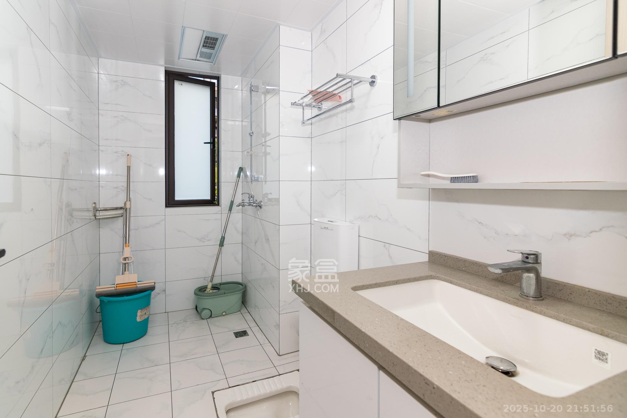 春晖花园  5室2厅2卫    100.0万卫生间