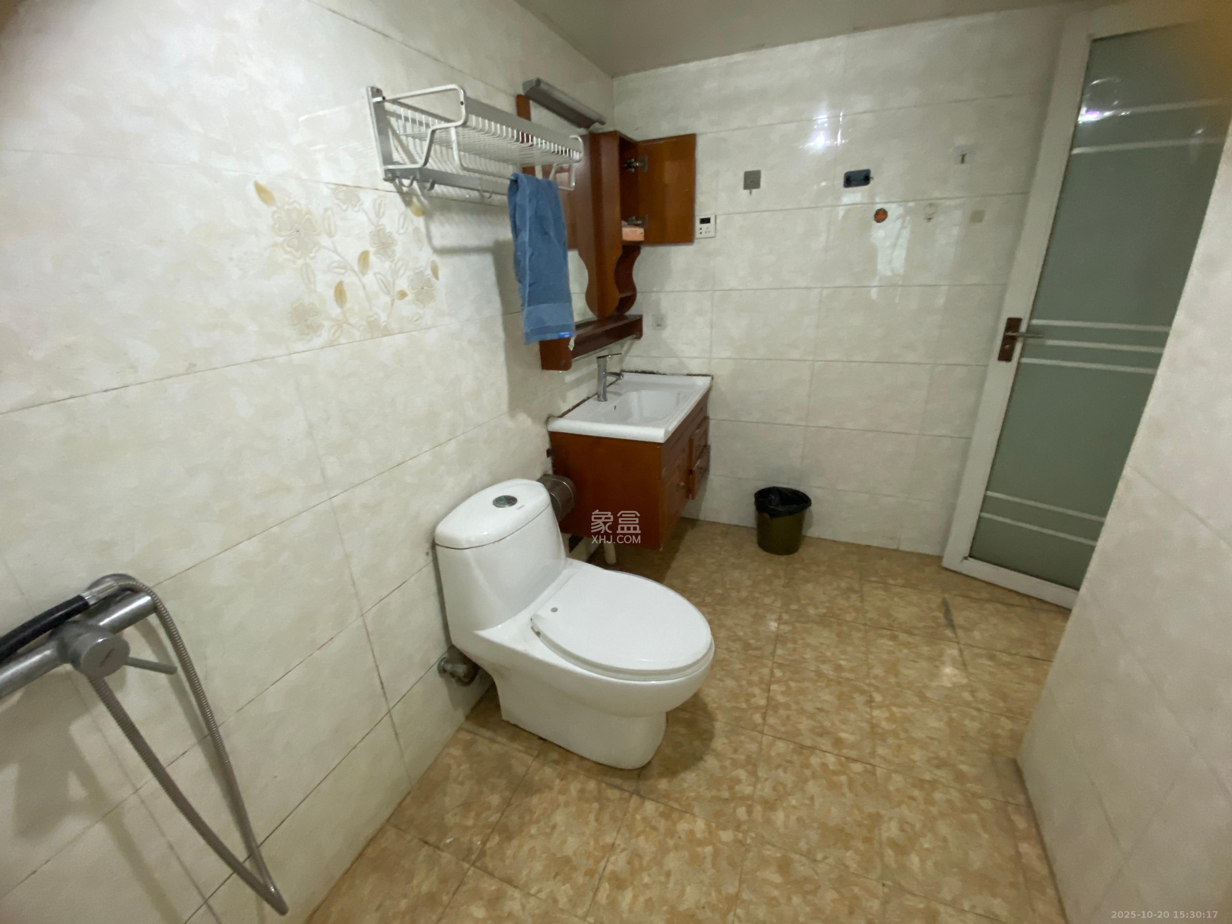 湘麓国际  3室2厅2卫    2200.0元/月 湘麓国际  3室2厅2卫    2200.0元/月室内图