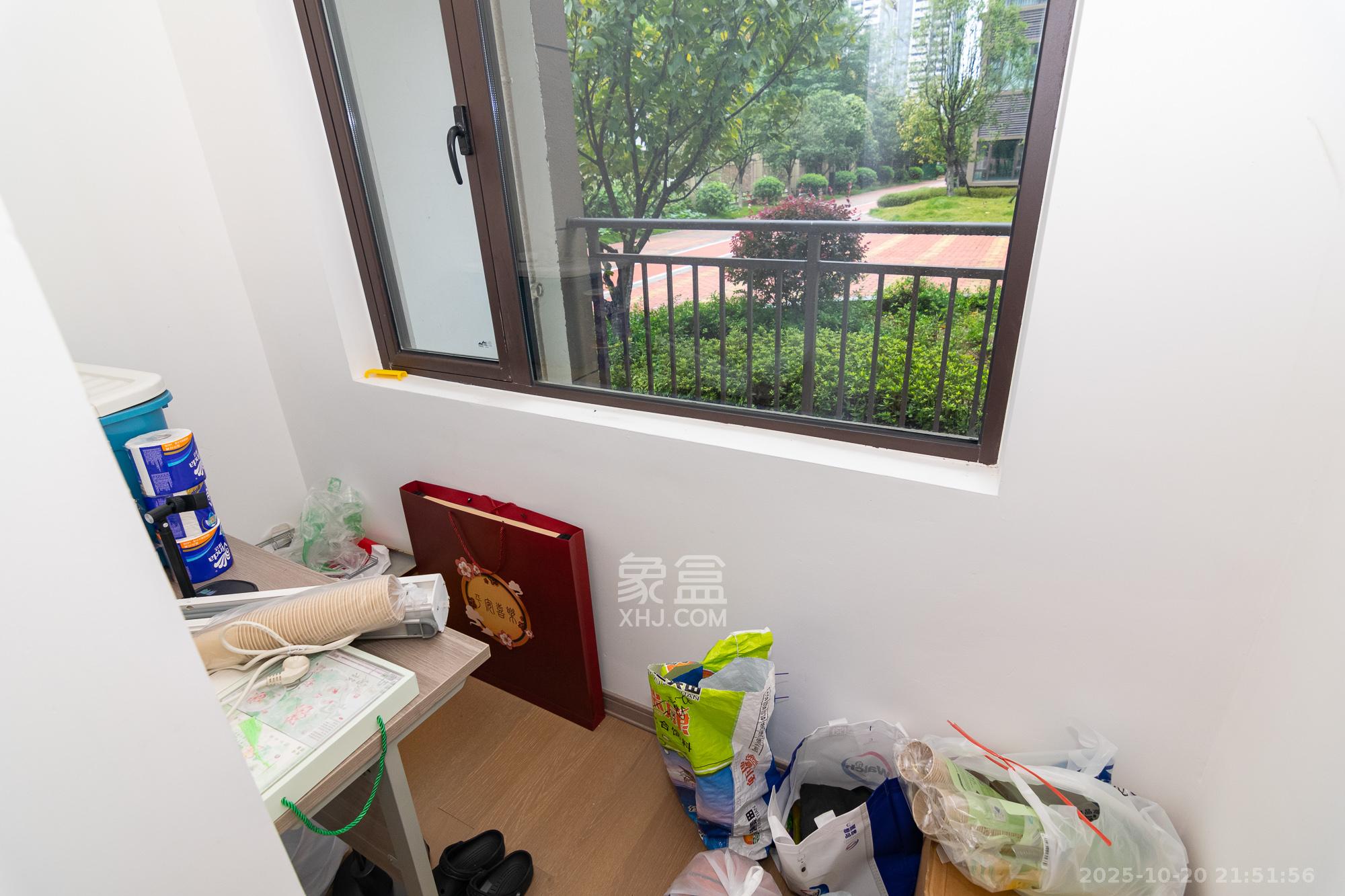 春晖花园  5室2厅2卫    100.0万卧室