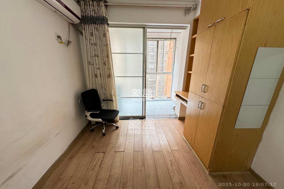 圣力华苑 3室2厅1卫 1750.0元/月 圣力华苑 3室2厅1卫 1750.0元/月室内图