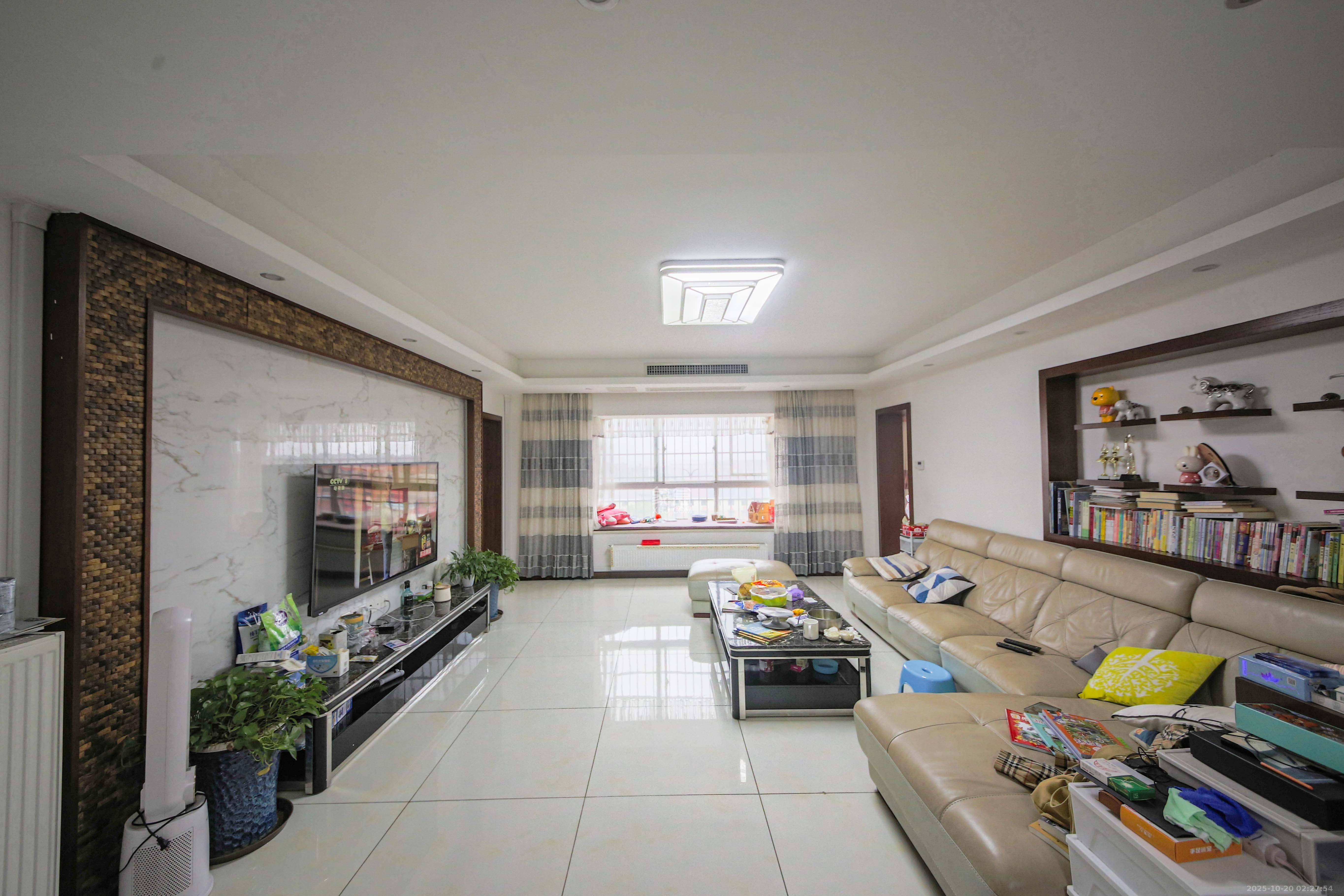 升远君尚嘉筑  4室2厅1卫    138.0万客厅