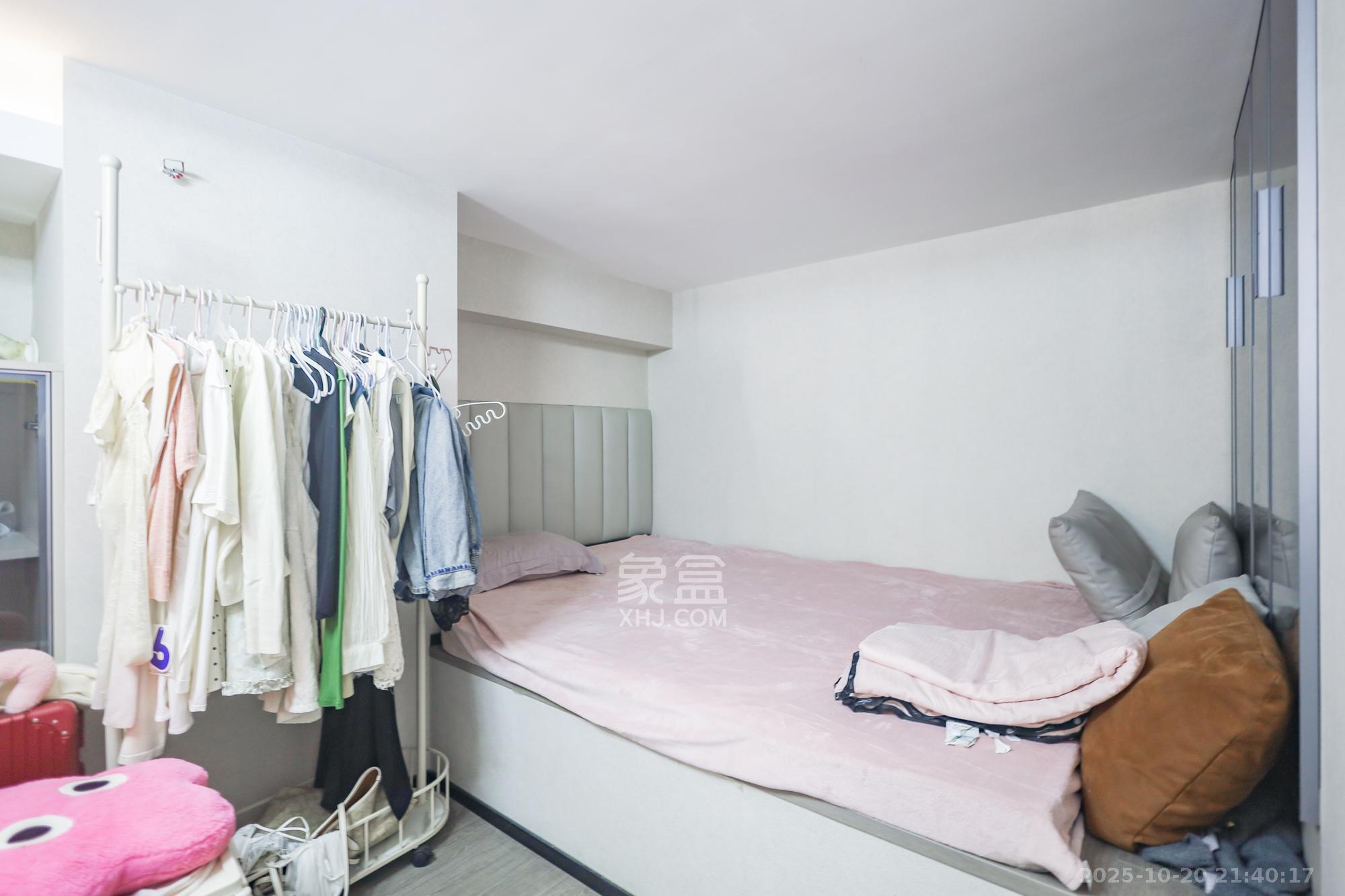 中一鲲出(鲲鹏府)  1室1厅1卫    55.0万 中一鲲出(鲲鹏府)  1室1厅1卫    55.0万卧室