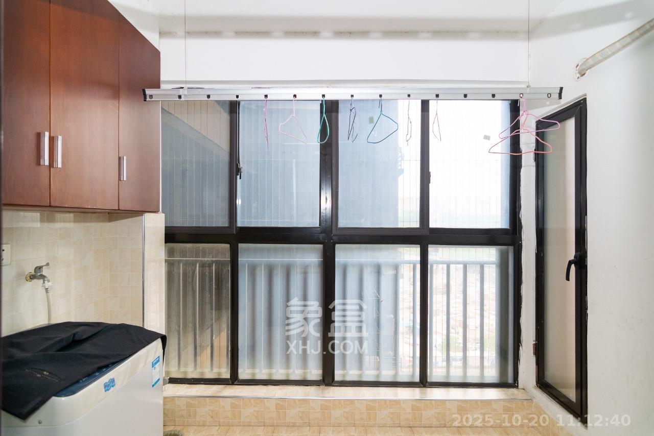 新城国际花都  3室2厅1卫    1800.0元/月室内图