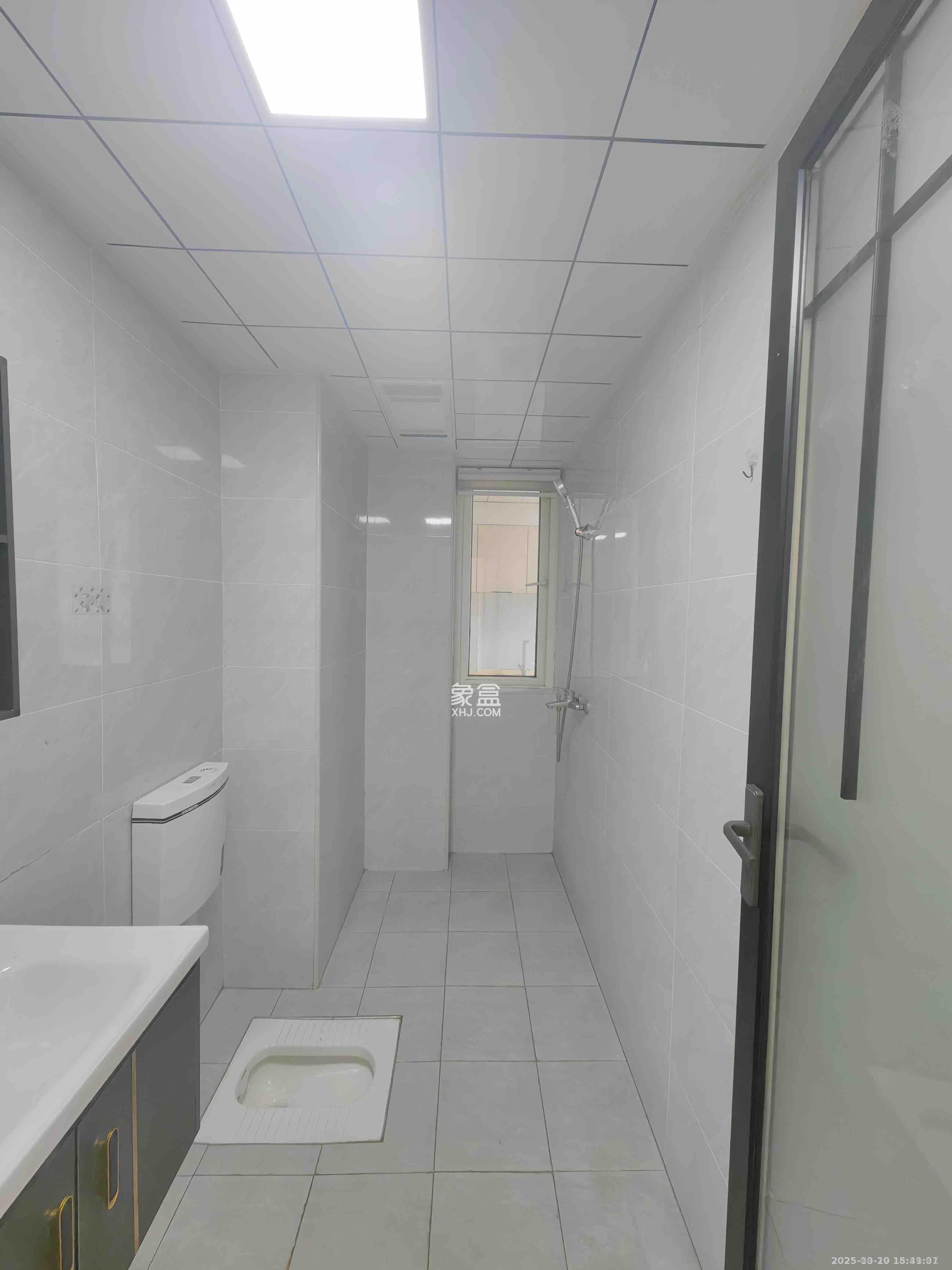 保利香槟国际  3室2厅1卫    2100.0元/月室内图