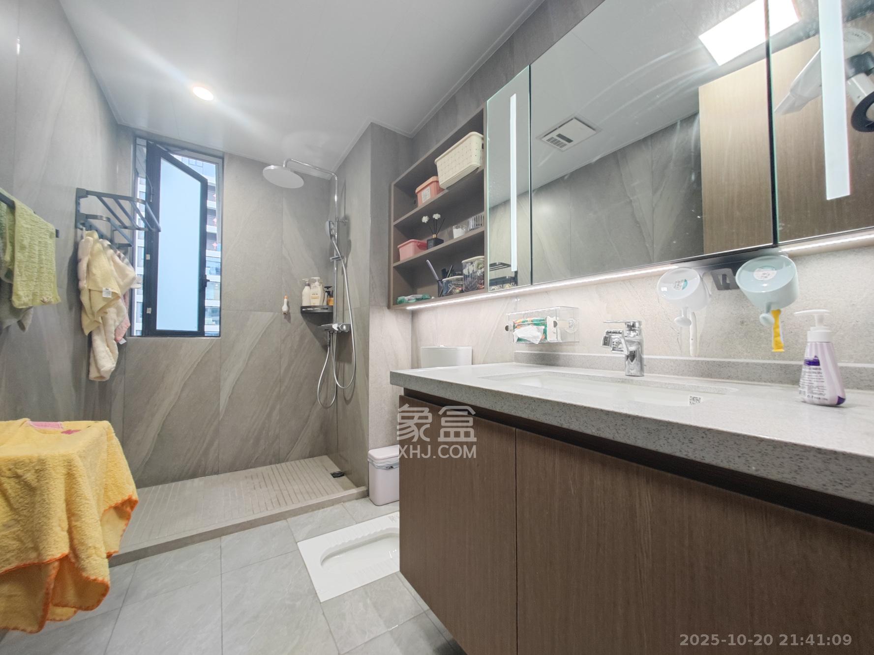 金地都会风華  4室2厅2卫    300.0万 金地都会风華  4室2厅2卫    300.0万卫生间