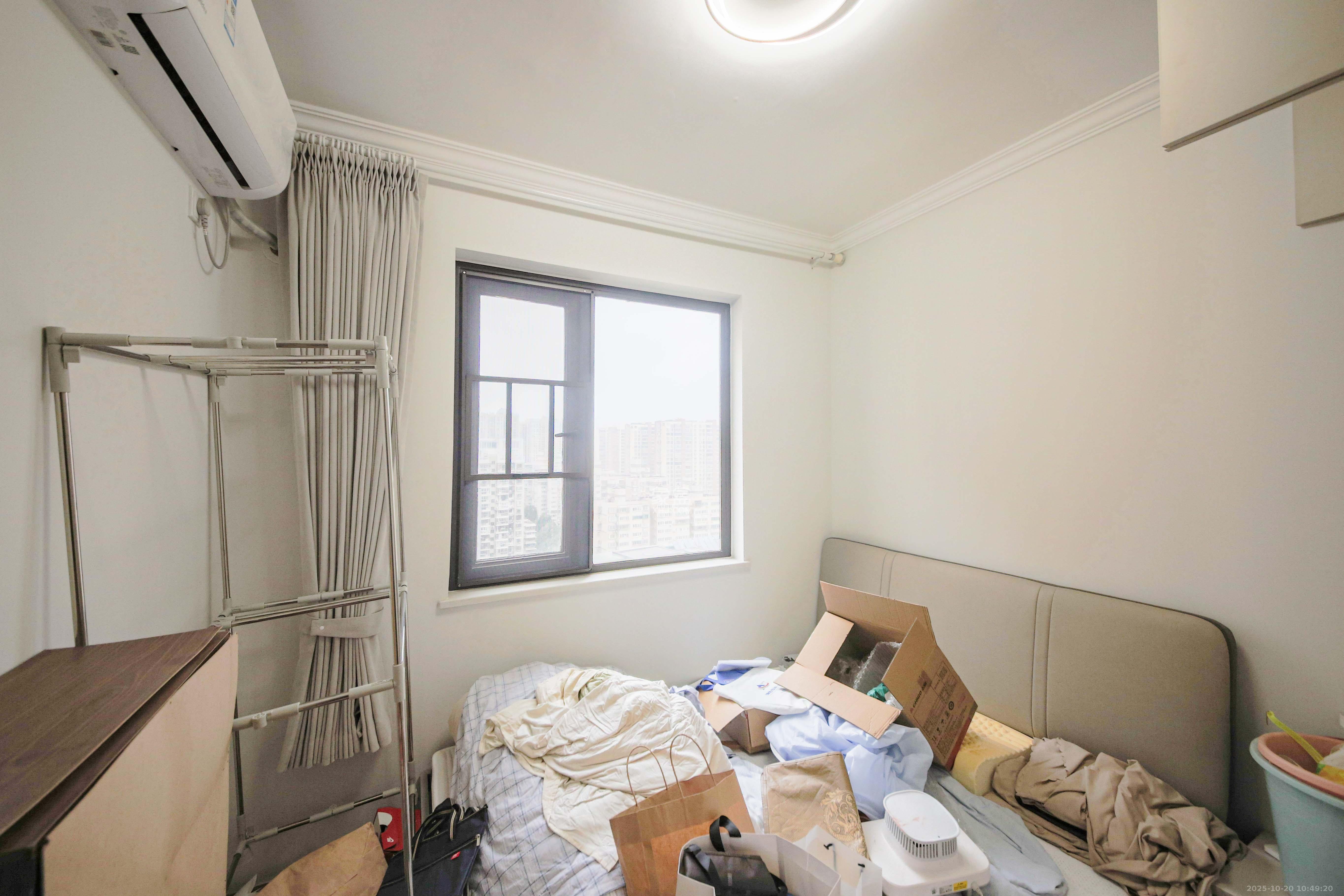 弘阳时光里  3室2厅2卫    135.0万卧室