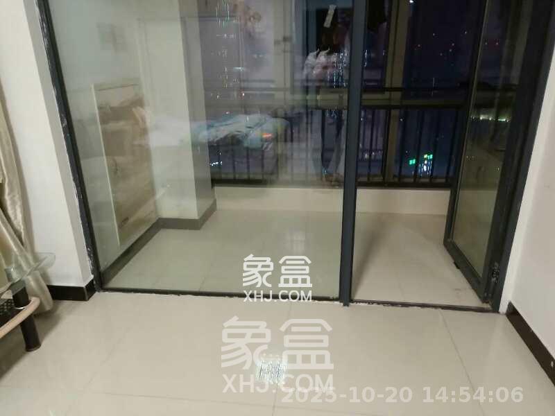 奥克斯广场  1室1厅1卫    1600.0元/月室内图