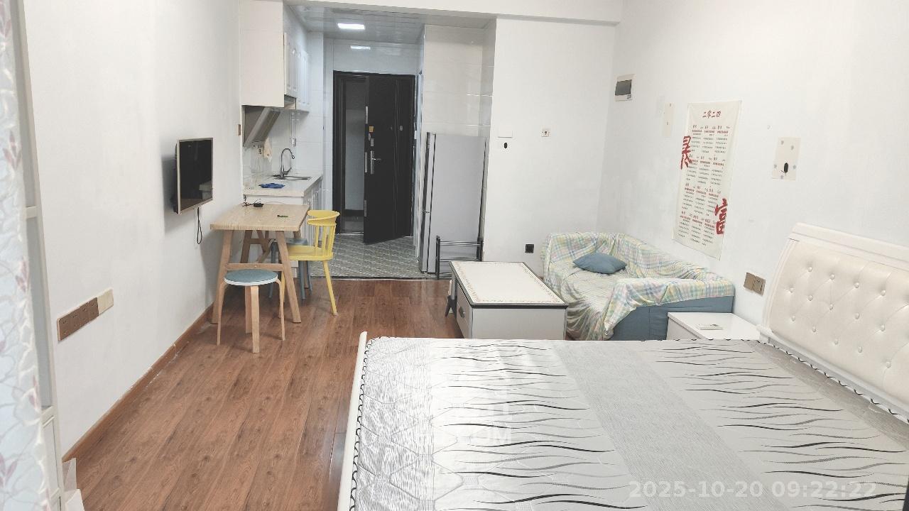 梅溪国际公寓(步步高新天地)  1室1厅1卫    1500.0元/月 梅溪国际公寓(步步高新天地)  1室1厅1卫    1500.0元/月室内图