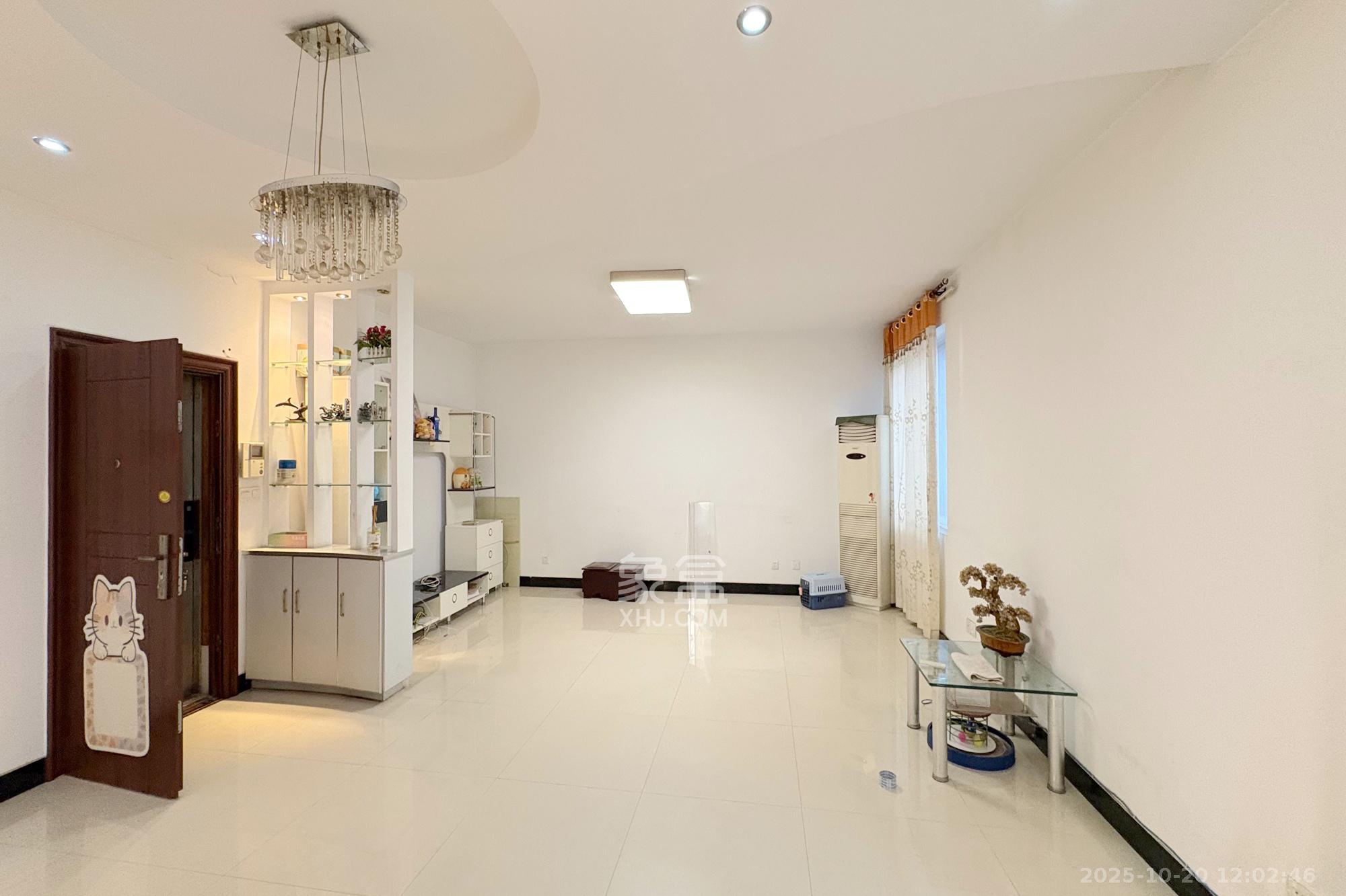 天心华庭 3室2厅1卫 100.0万 天心华庭 3室2厅1卫 100.0万客厅