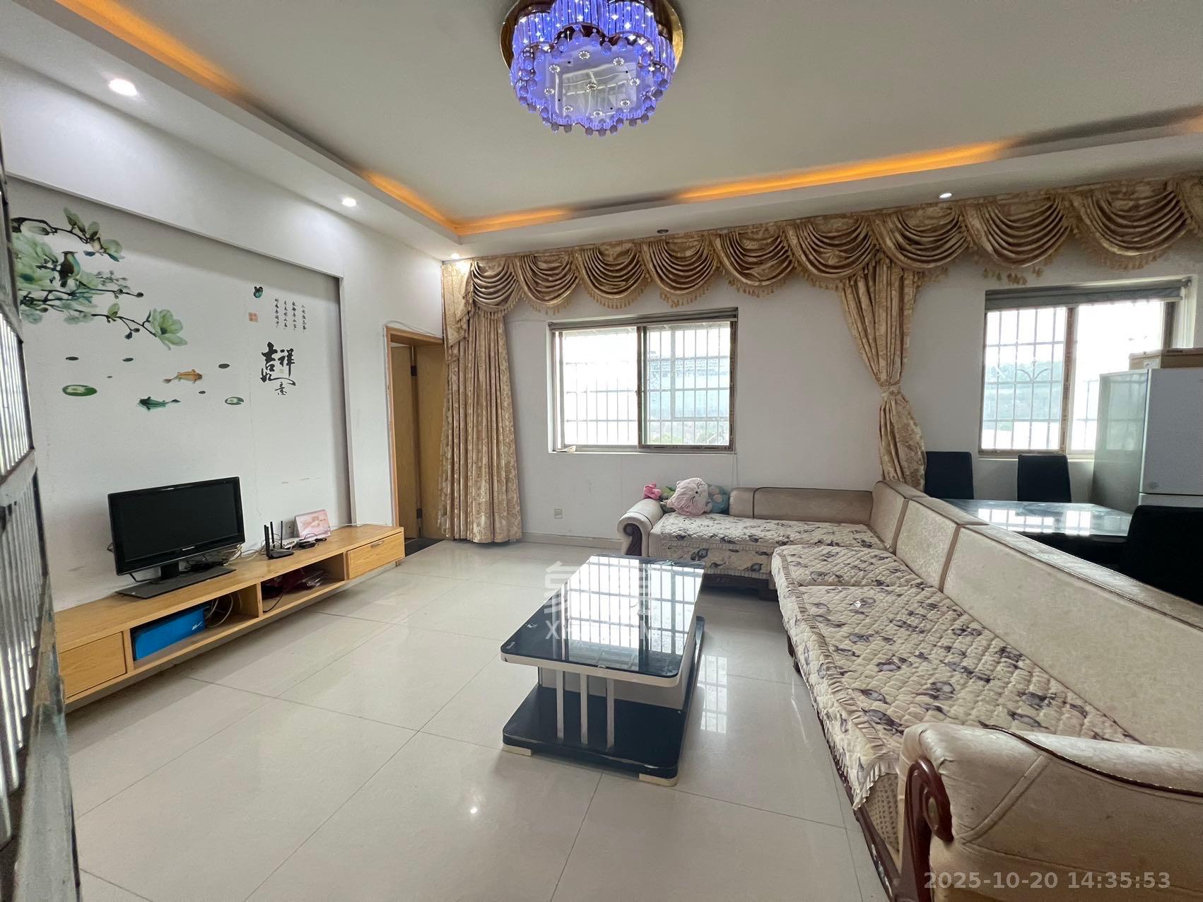 中南汽车世界  2室2厅1卫    1200.0元/月室内图