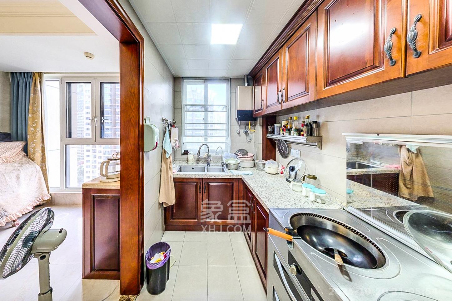 北辰三角洲E4区  4室1厅2卫    220.0万厨房
