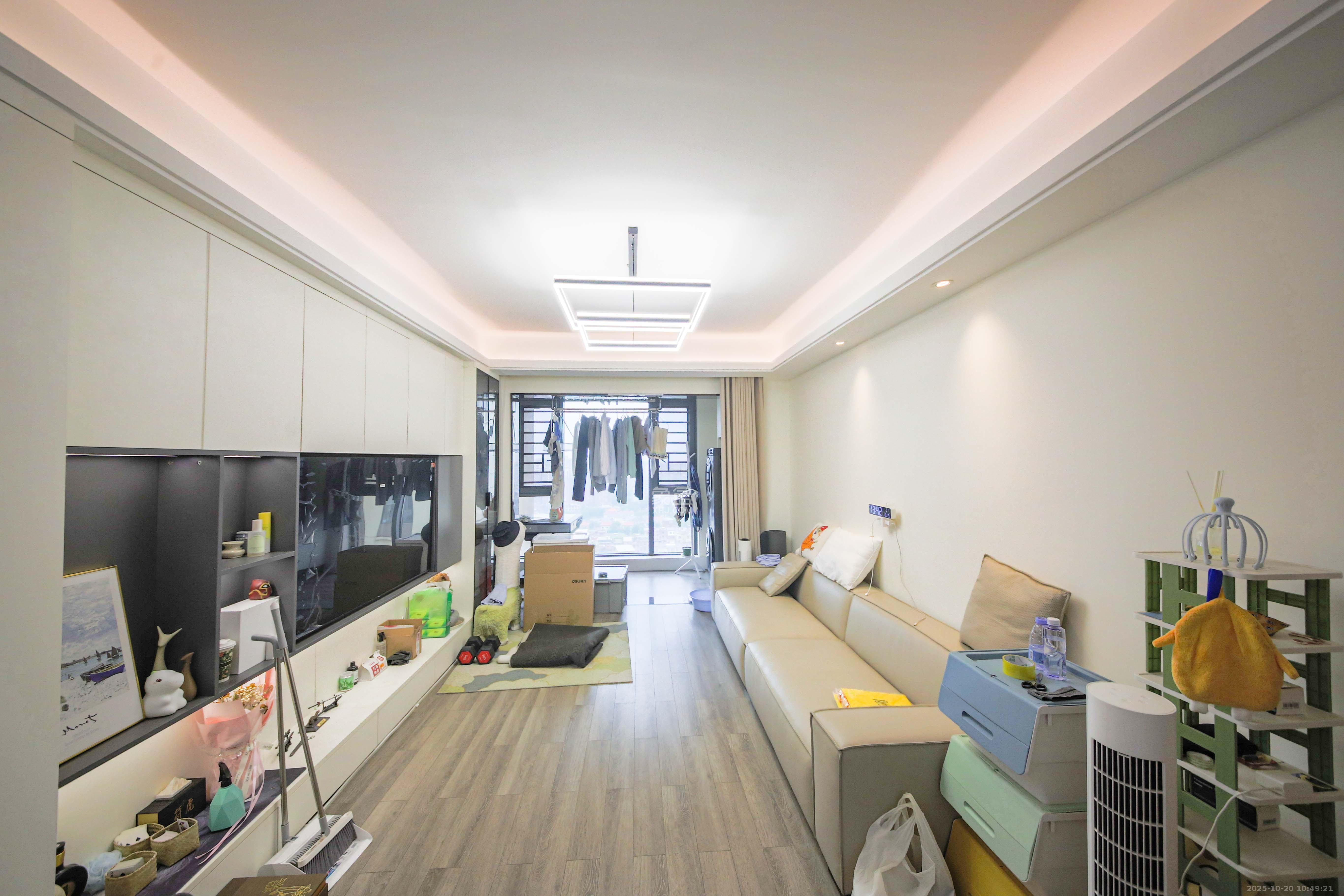 弘阳时光里  3室2厅2卫    135.0万客厅