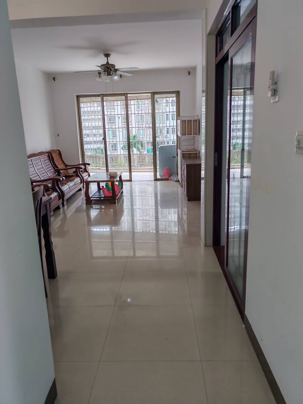 三林怡和园  2室2厅1卫    2500.0元/月