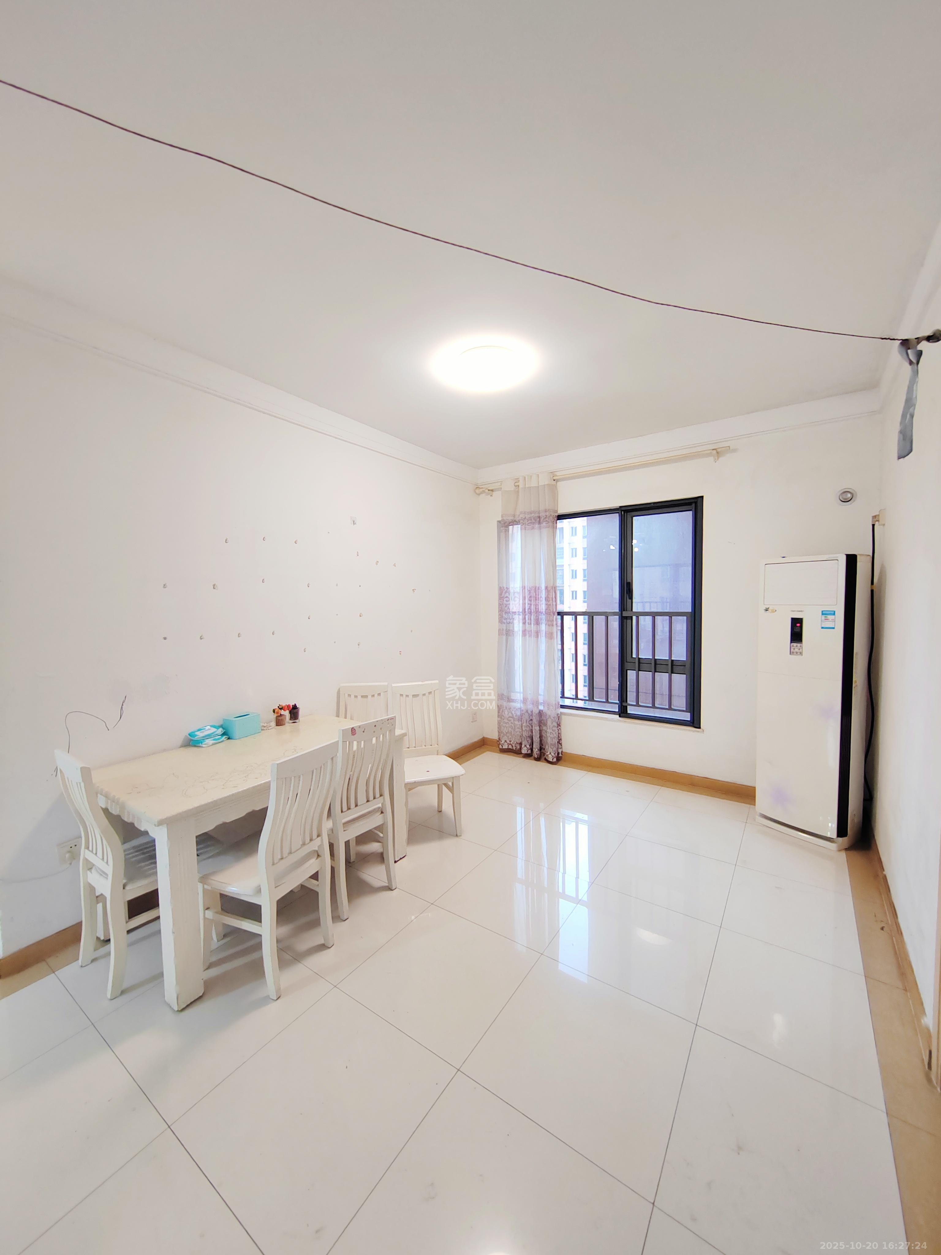 珠江花城三期锦鲤  3室2厅1卫    2200.0元/月 珠江花城三期锦鲤  3室2厅1卫    2200.0元/月室内图