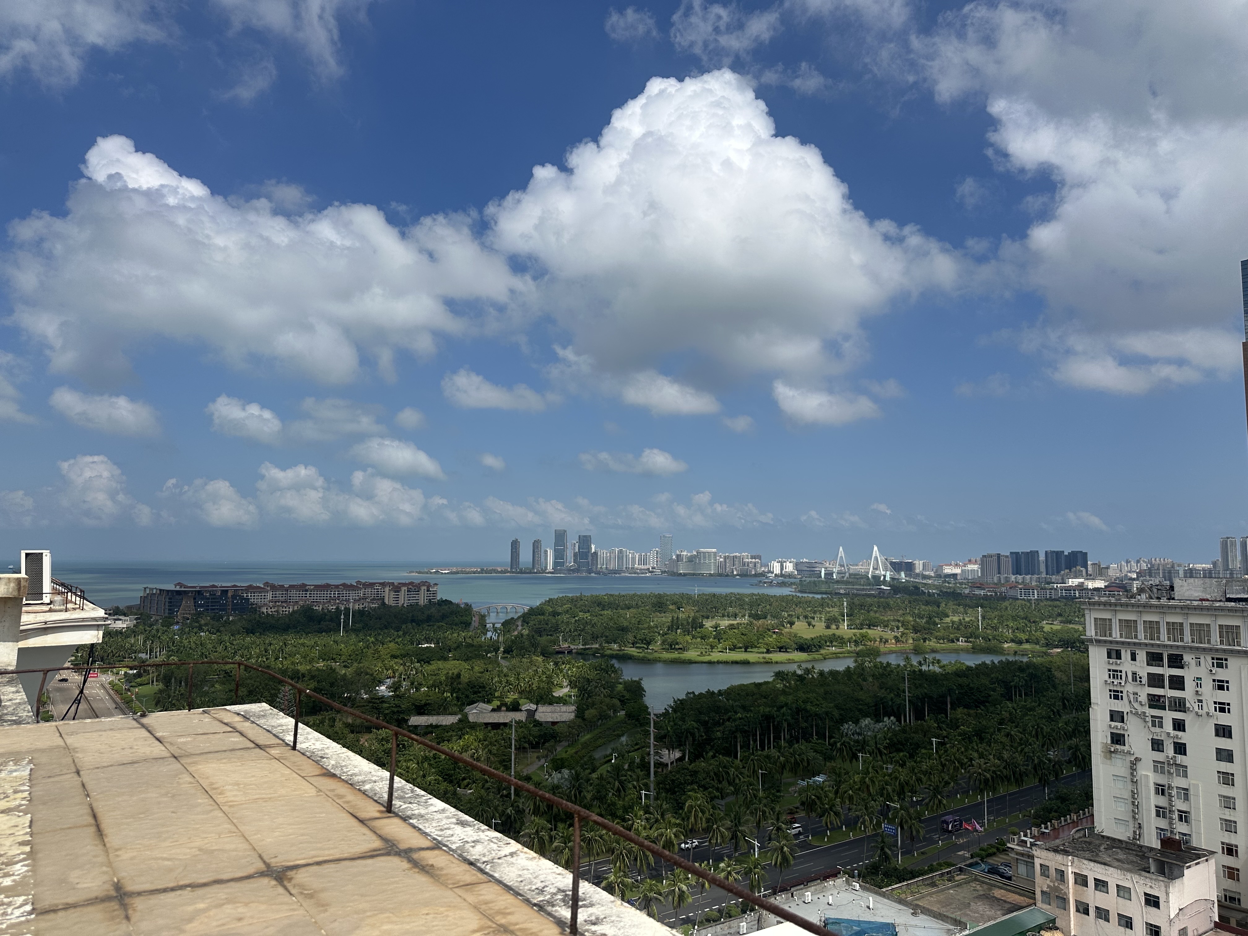 置地花园 3室2厅2卫 190.0万 置地花园 3室2厅2卫 190.0万客厅