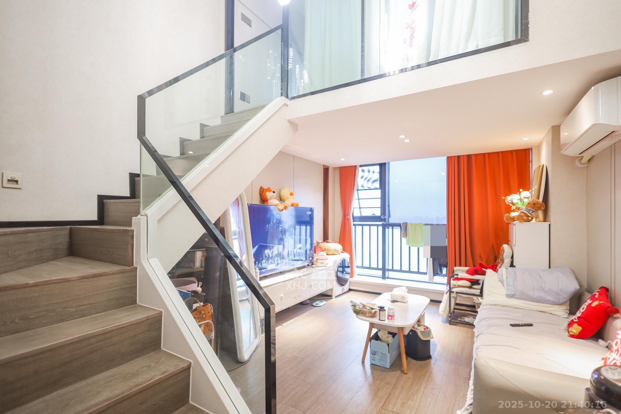 中一鲲出(鲲鹏府)  1室1厅1卫    55.0万 中一鲲出(鲲鹏府)  1室1厅1卫    55.0万客厅