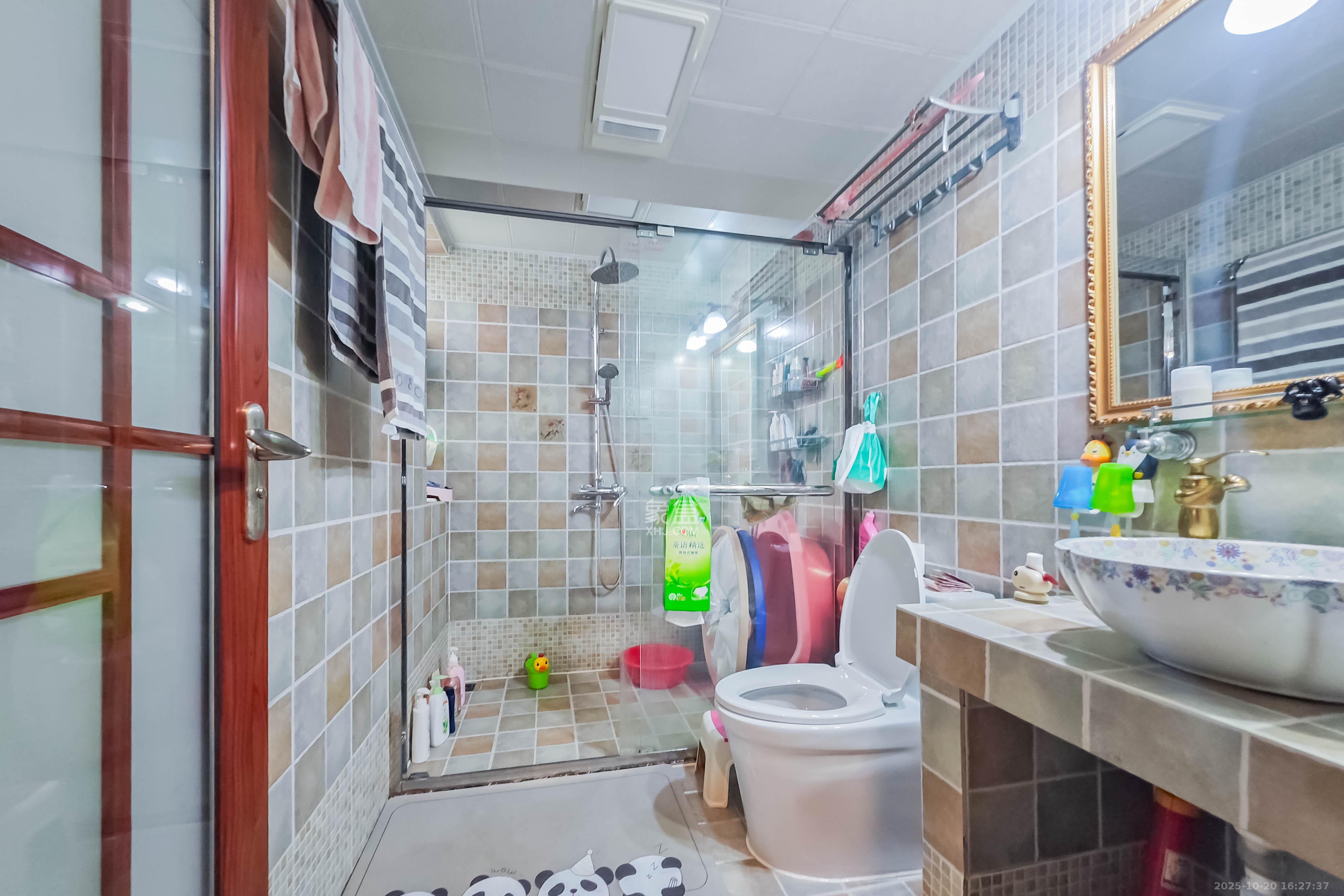 香樟兰亭（朗峰苑）  4室2厅1卫    160.0万卫生间