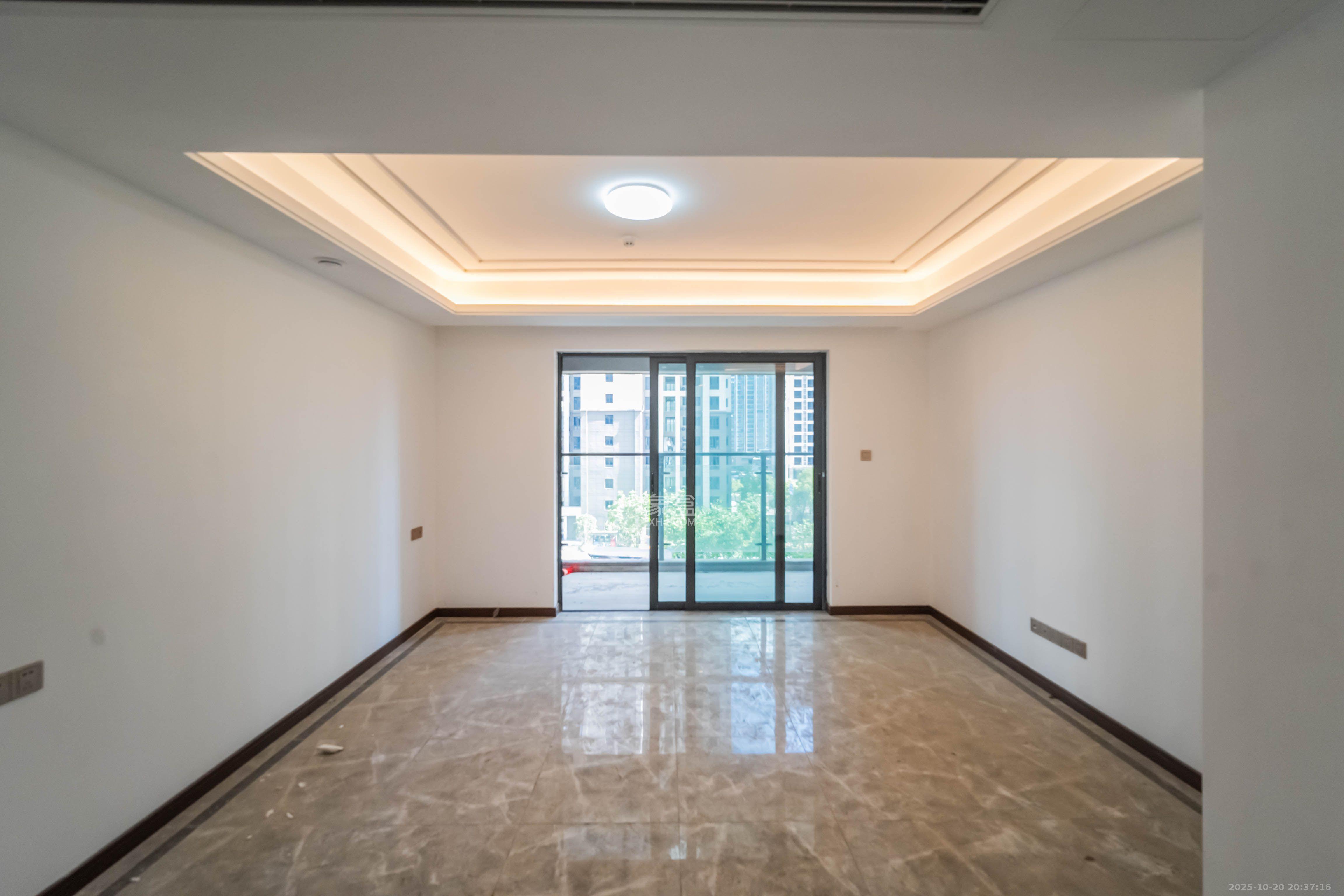 绿地长沙城际空间站（绿地新里佳苑）  5室2厅2卫    4000.0元/月室内图