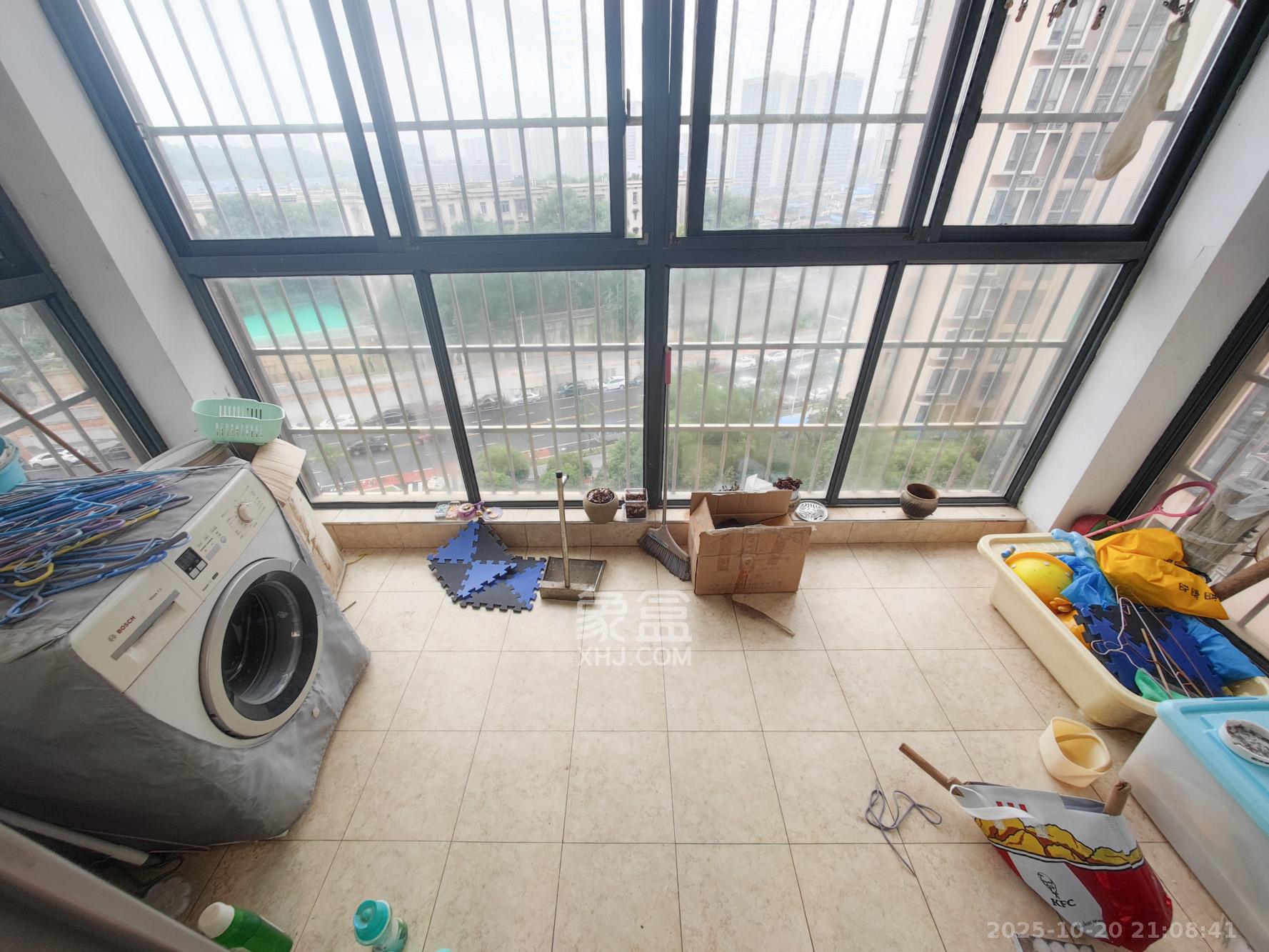 佳天名苑  3室2厅2卫    88.0万阳台