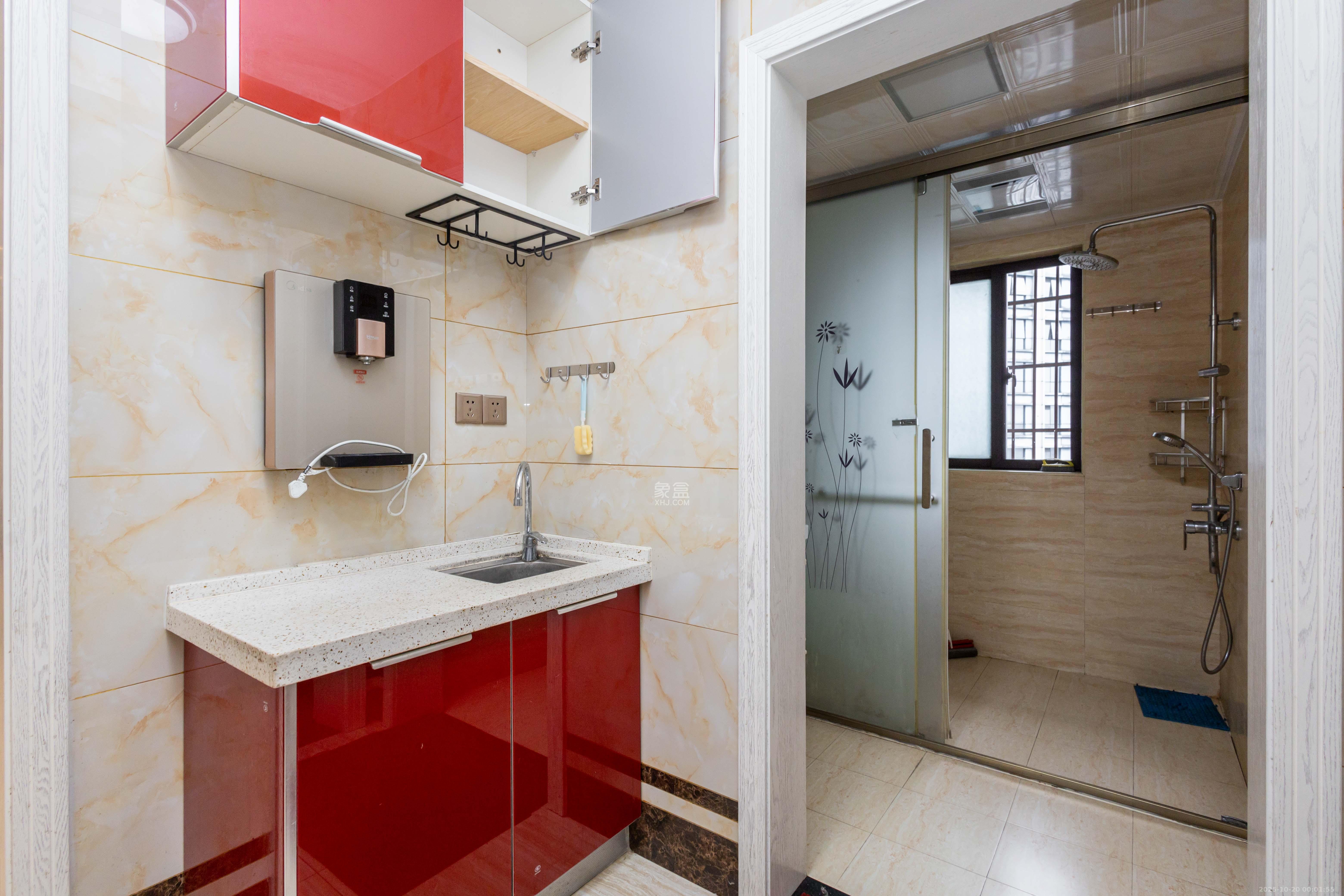 三景华御  4室2厅2卫    75.8万卫生间