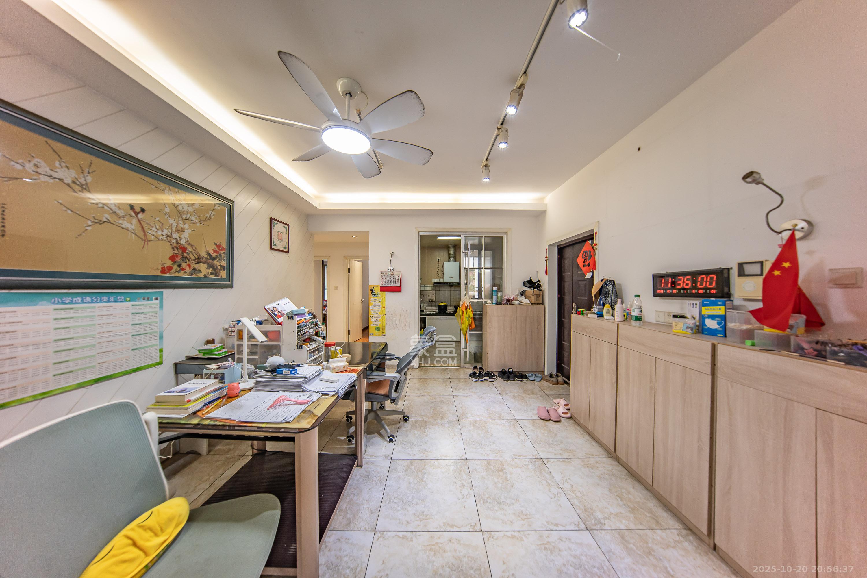 米兰春天 1室0厅0卫 82.0万 米兰春天 1室0厅0卫 82.0万客厅