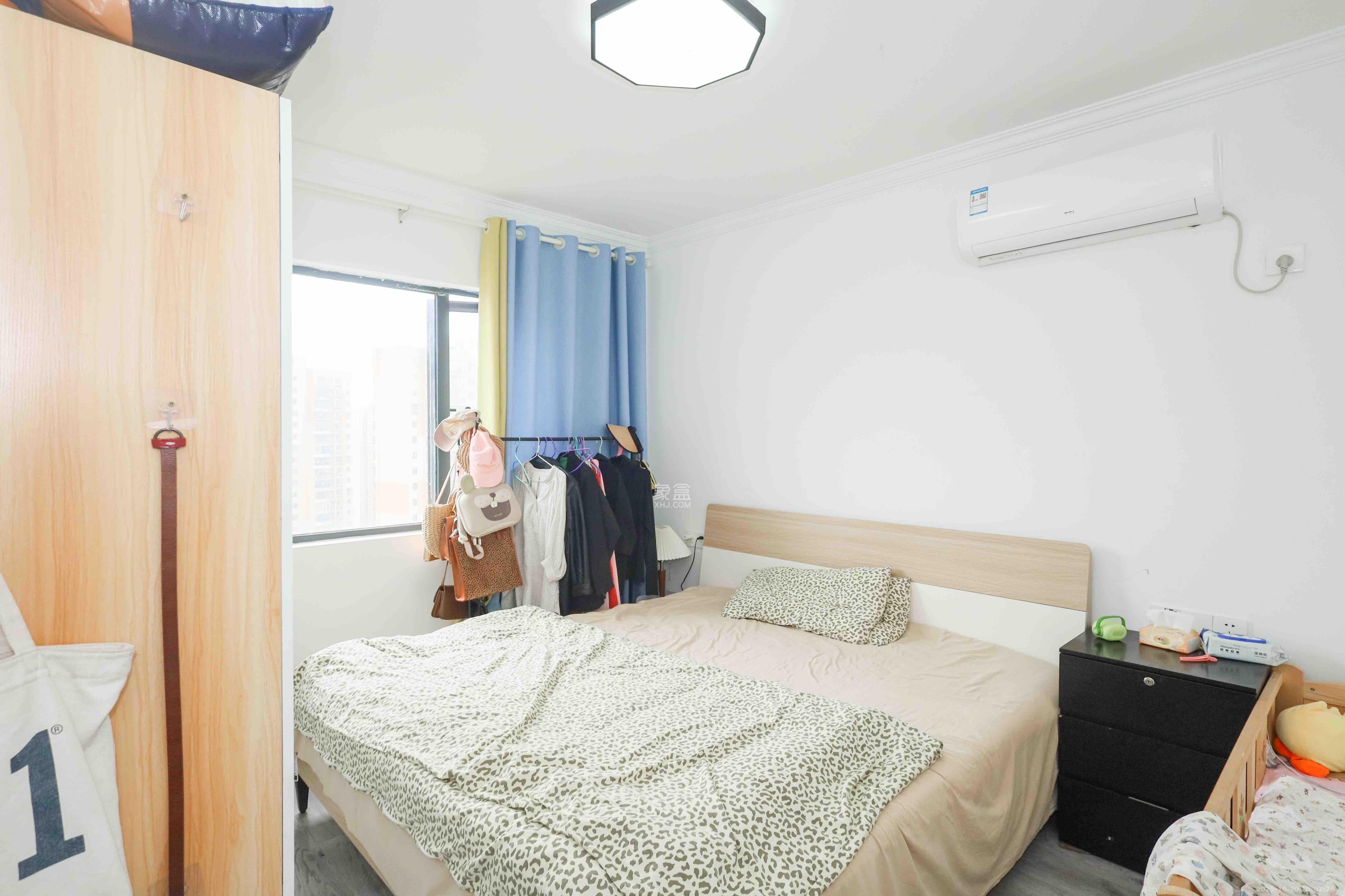 好莱城（弘德西街）  3室2厅1卫    2300.0元/月