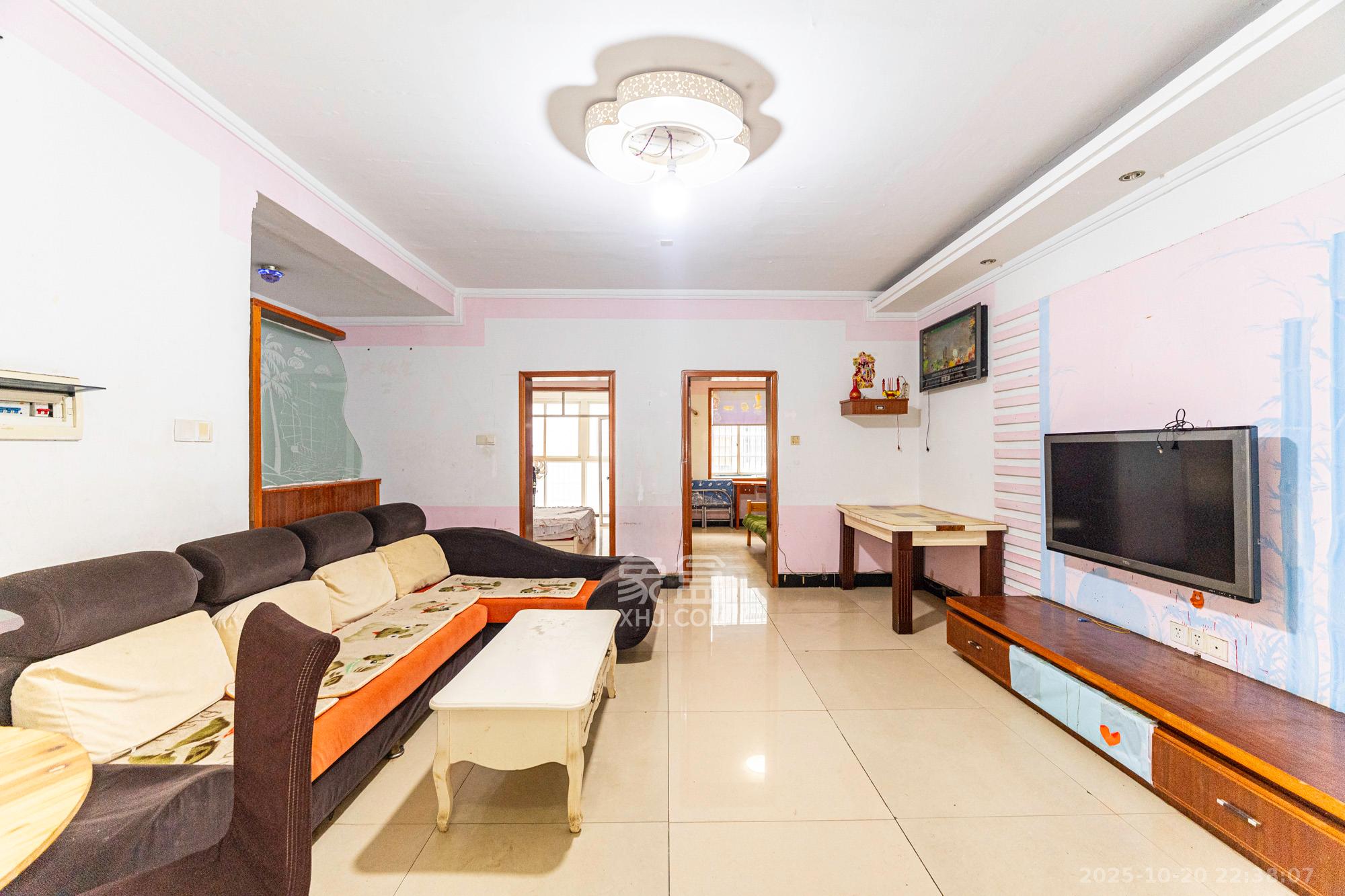 湘绣城  2室1厅1卫    36.0万客厅