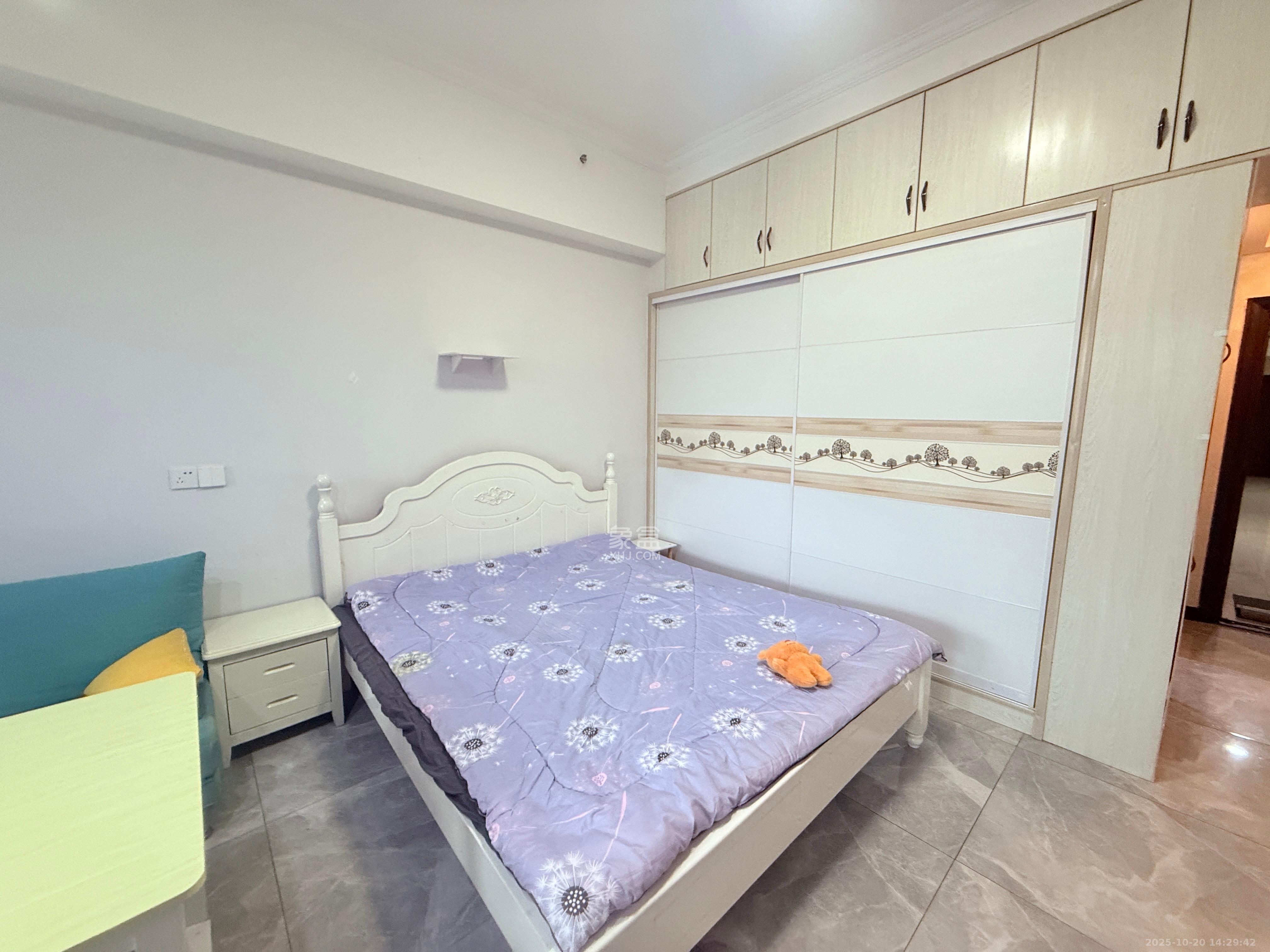 江南华府  1室1厅1卫    1600.0元/月 江南华府  1室1厅1卫    1600.0元/月室内图