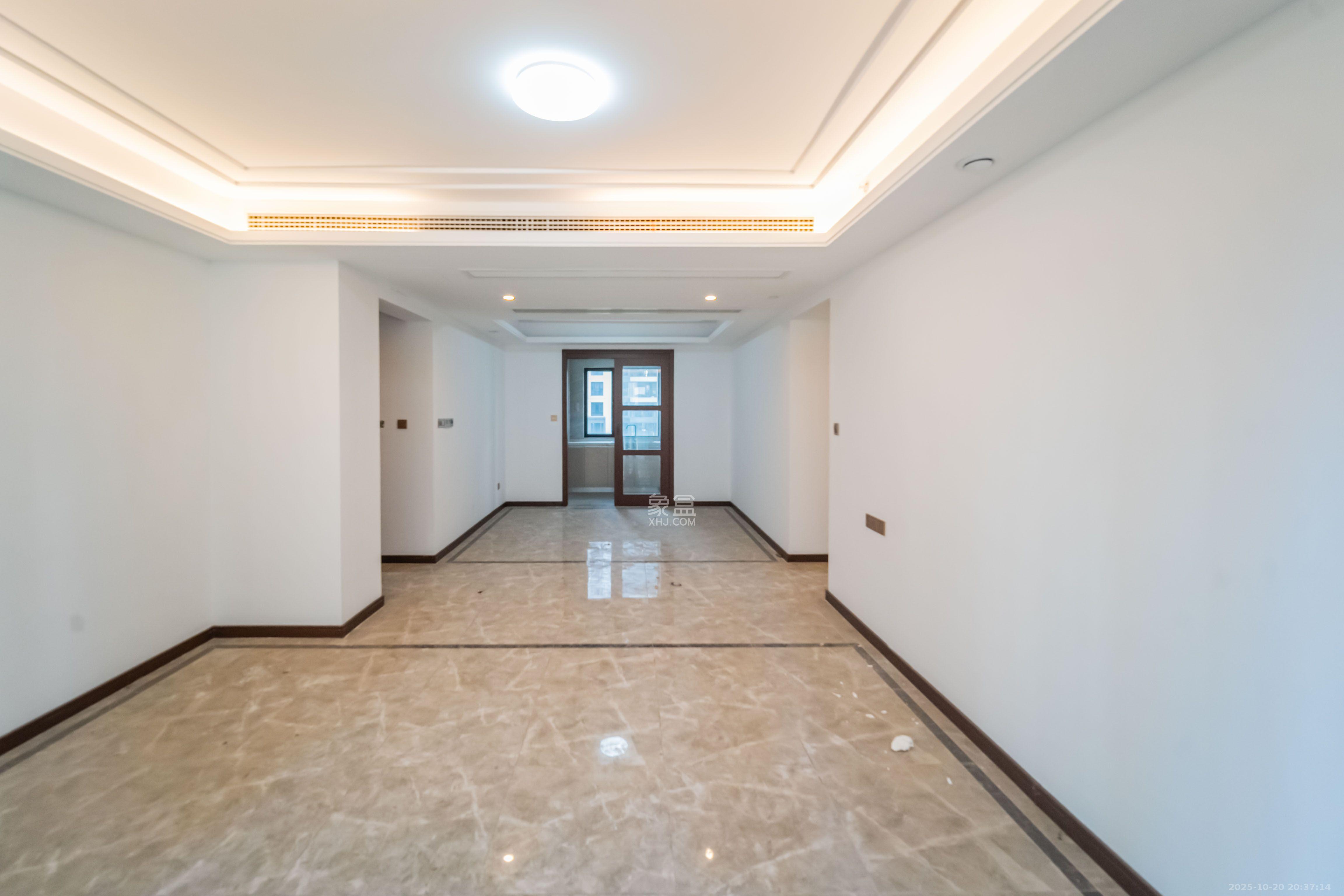 绿地长沙城际空间站(绿地新里佳苑)  5室2厅2卫    4000.0元/月 绿地长沙城际空间站(绿地新里佳苑)  5室2厅2卫    4000.0元/月