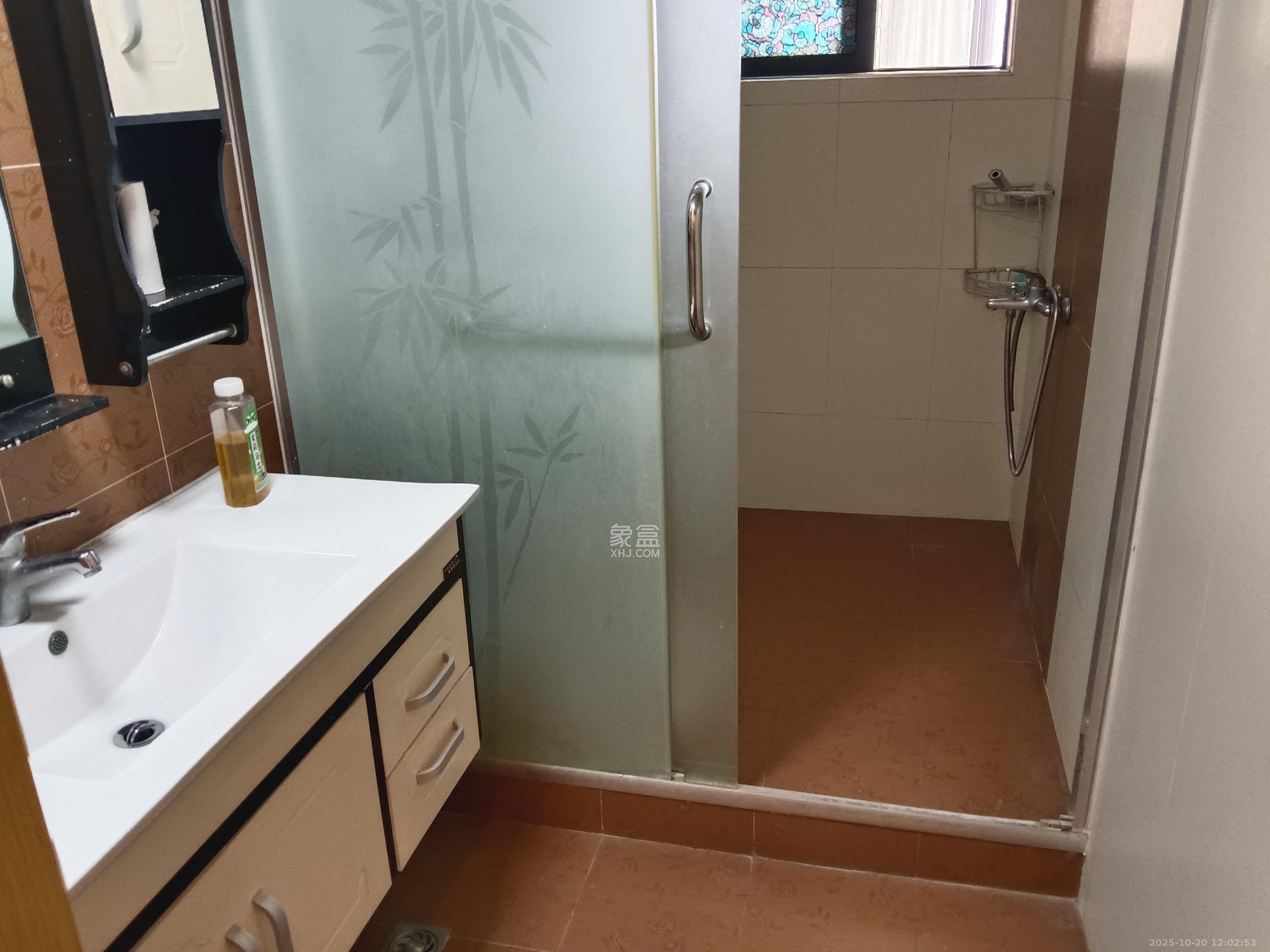 锦湘国际星城三期(锦绣苑)  1室2厅1卫    2500.0元/月 锦湘国际星城三期(锦绣苑)  1室2厅1卫    2500.0元/月