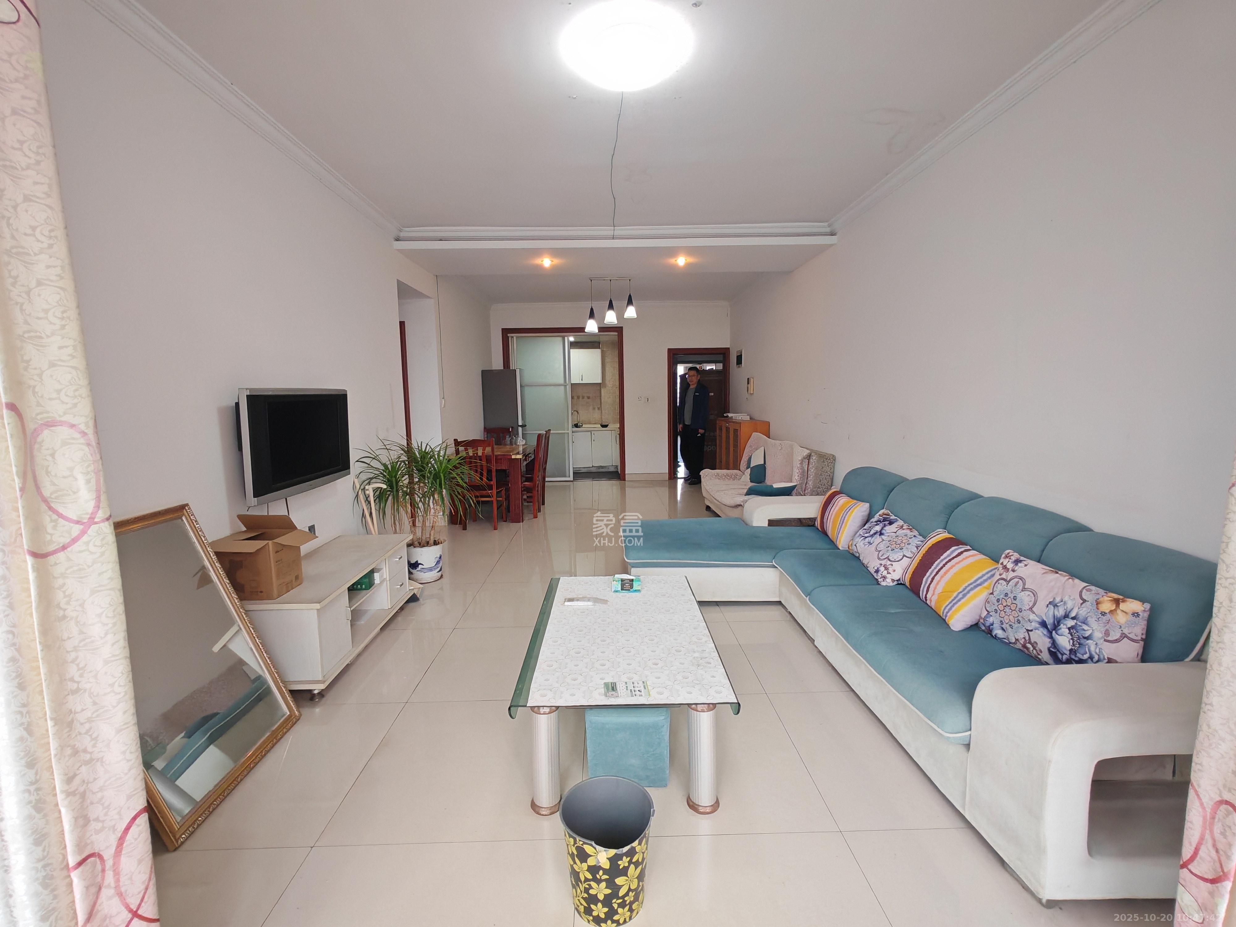 时代星城  1室2厅1卫    1600.0元/月