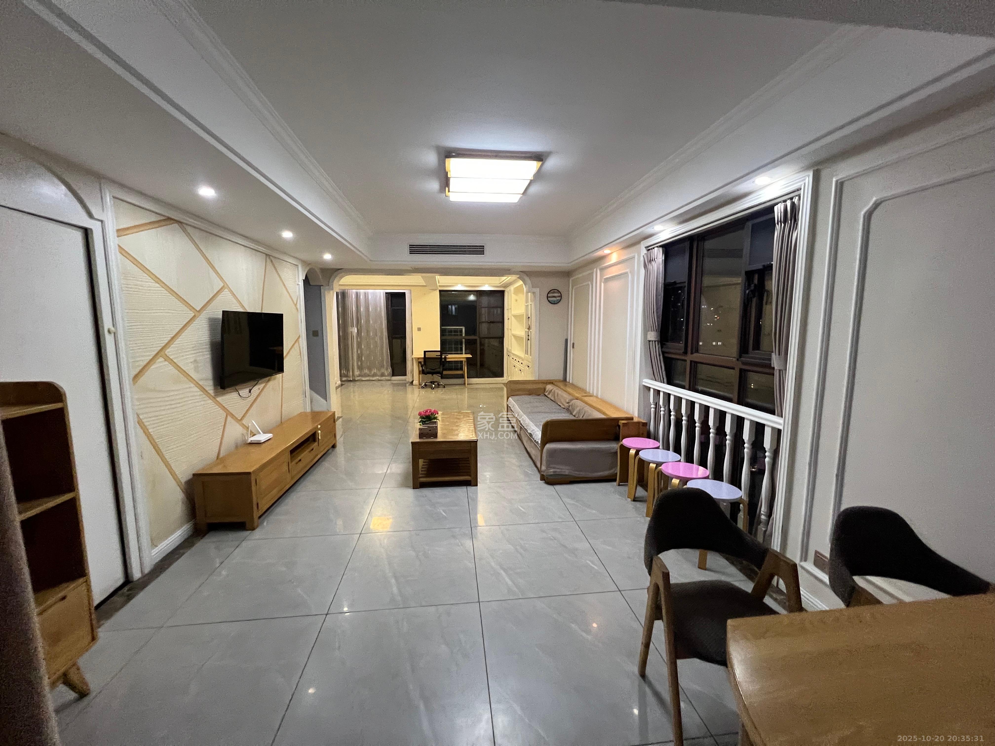 世茂铂翠湾二期  3室2厅2卫    3800.0元/月 世茂铂翠湾二期  3室2厅2卫    3800.0元/月室内图