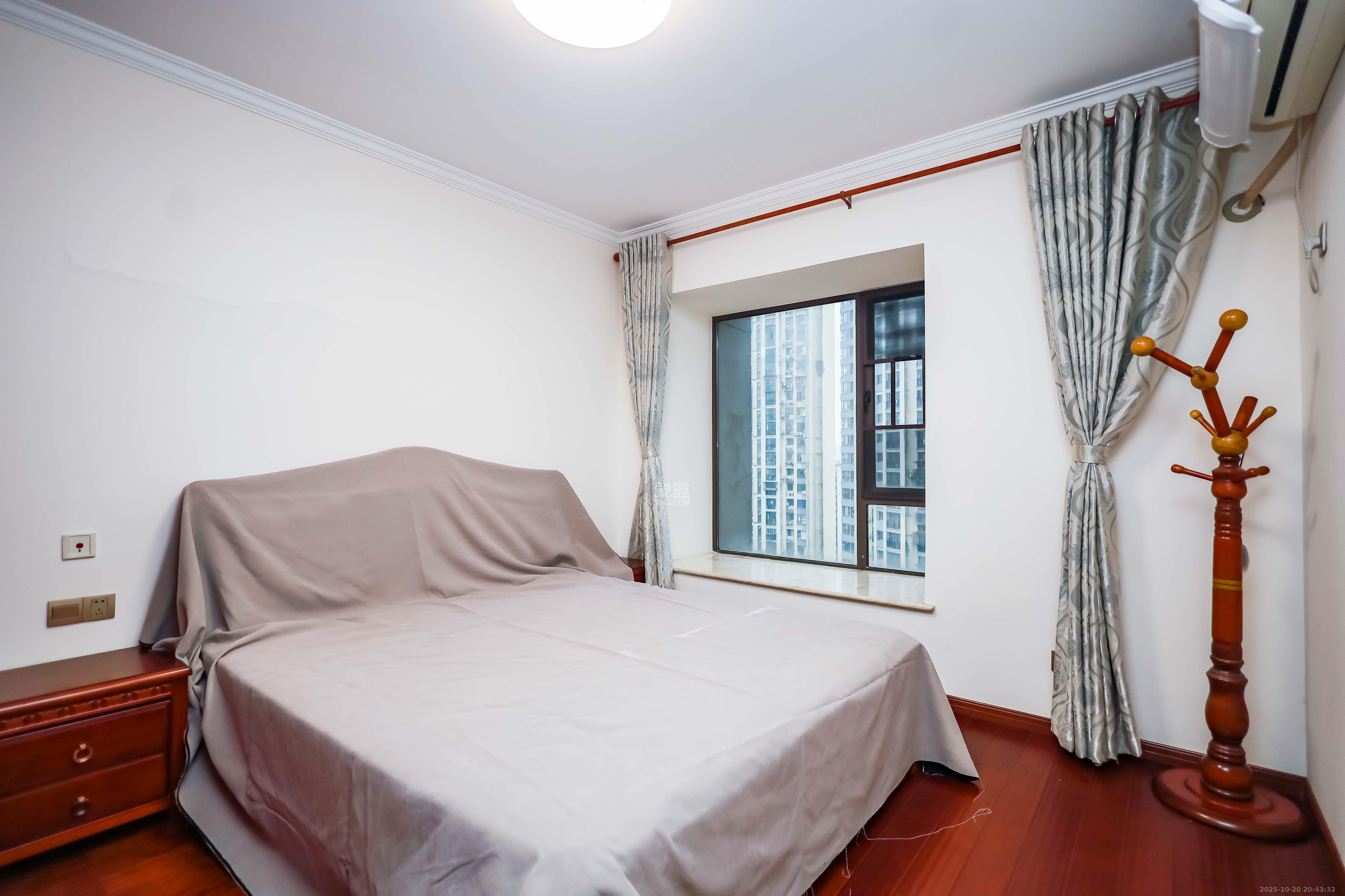 卓越蔚蓝海岸三期  3室2厅2卫    118.0万卧室