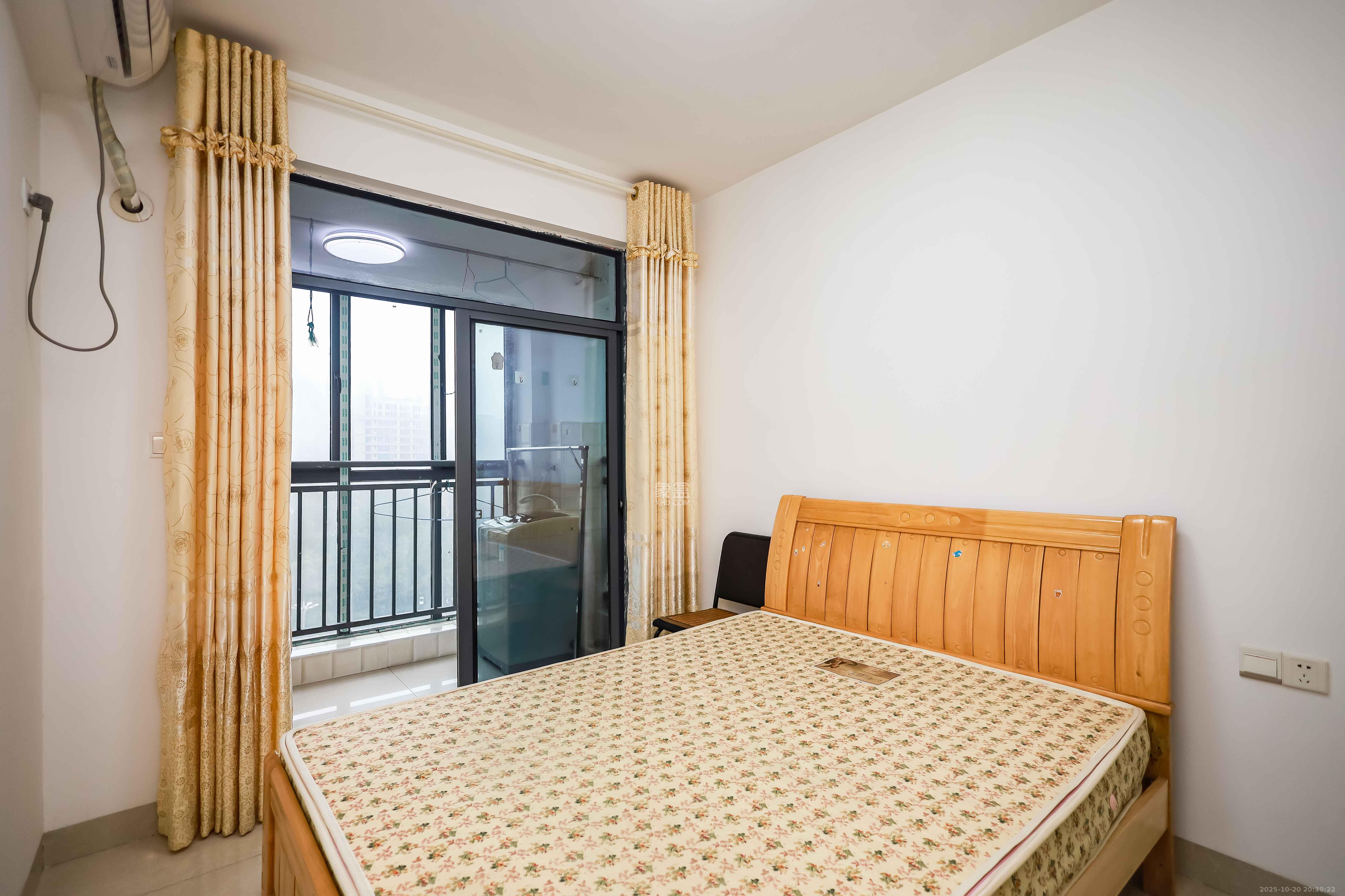 荣盛花语馨苑 2室2厅1卫 45.0万 荣盛花语馨苑 2室2厅1卫 45.0万卧室