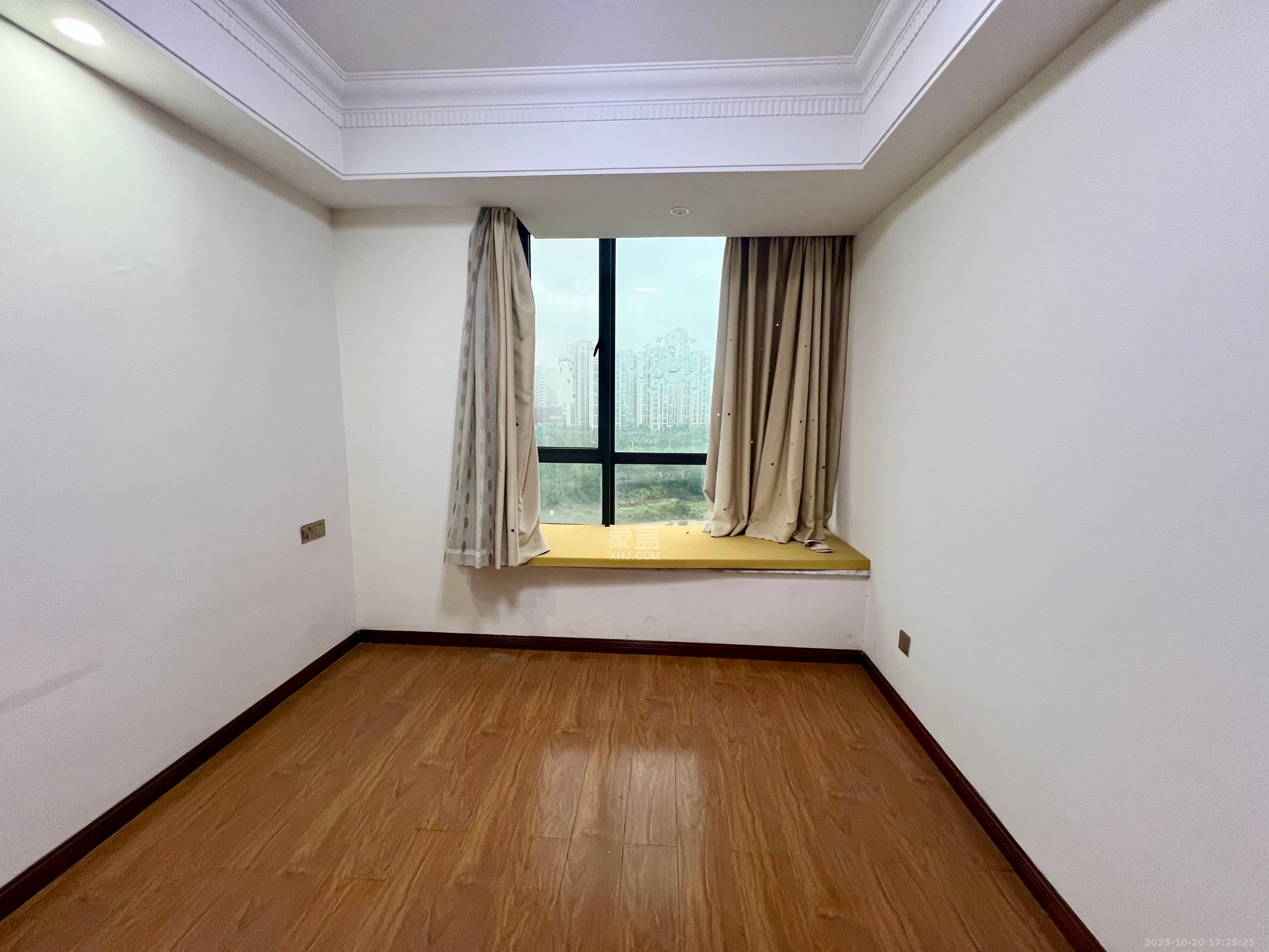 堤亚纳湾（深业沙河城）  4室2厅2卫    3200.0元/月室内图