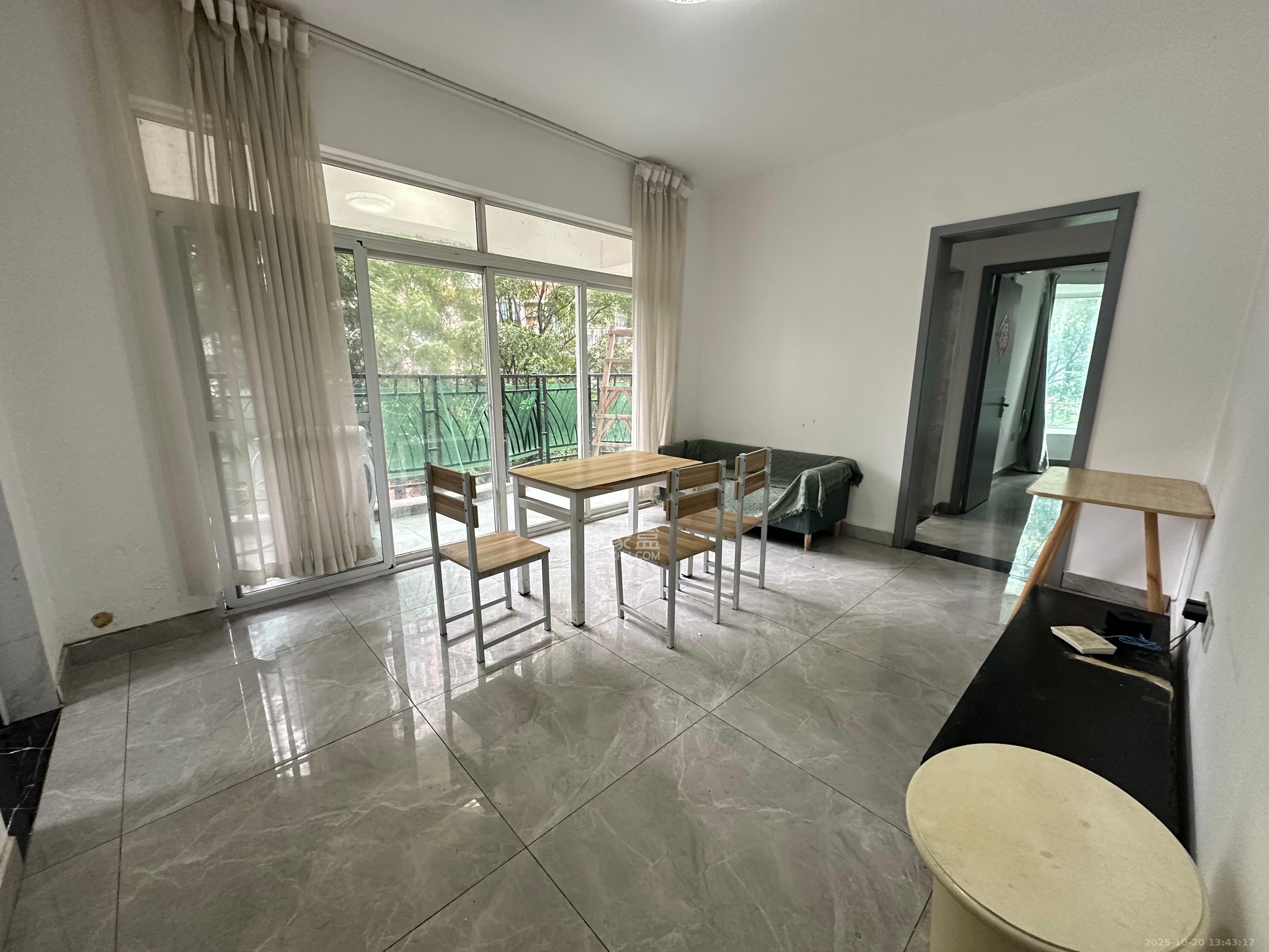 左岸春天  2室2厅1卫    1950.0元/月室内图1